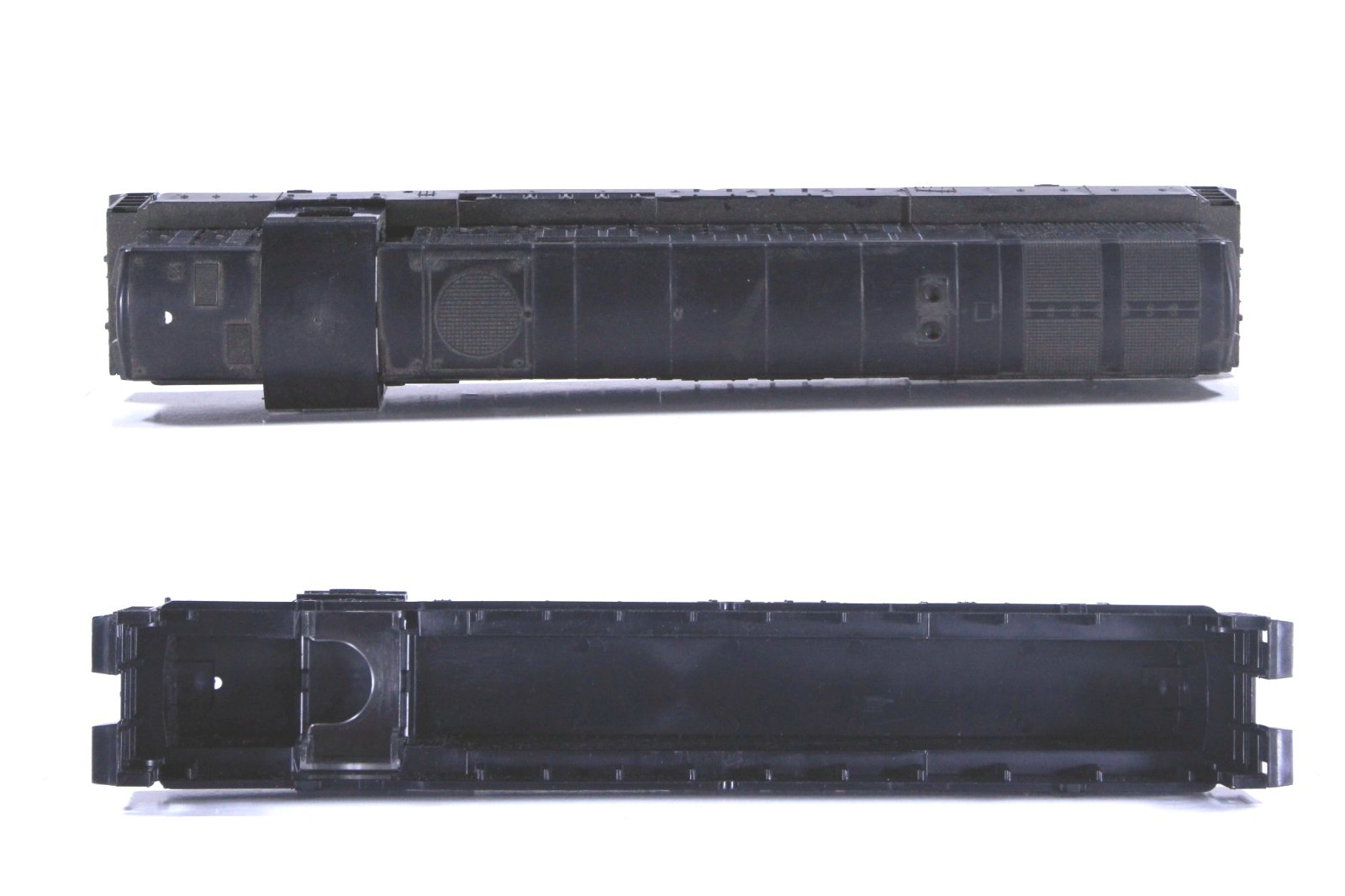 HO Athearn Std-Style Undecorated FM H-24-66 “Trainmaster” Shell +Horn Xlnt Cond