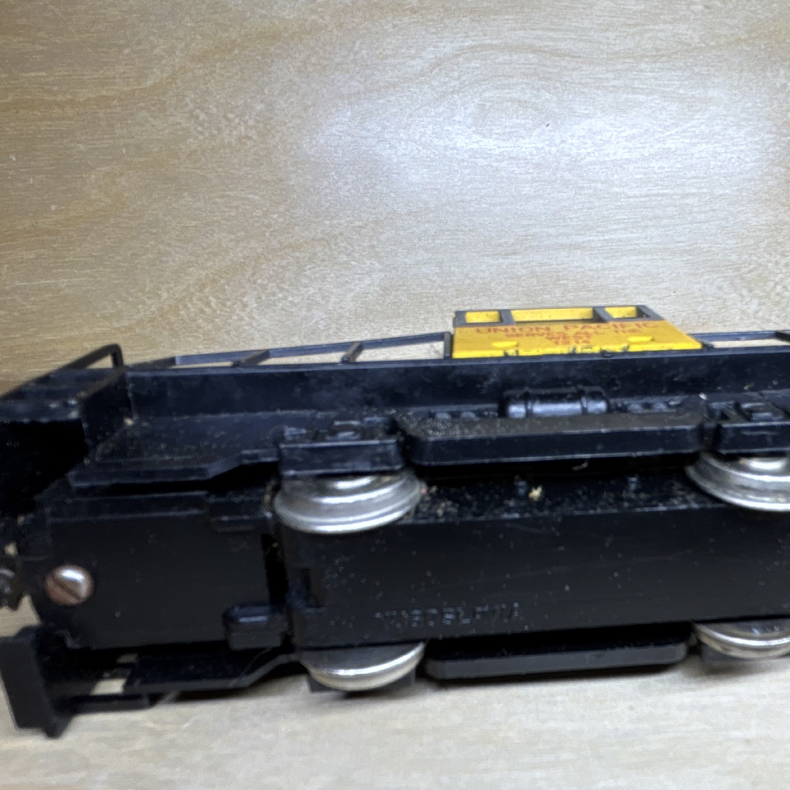 AHM/Rivarossi HO Gauge Switcher Union Pacific 1214 Yellow Gray