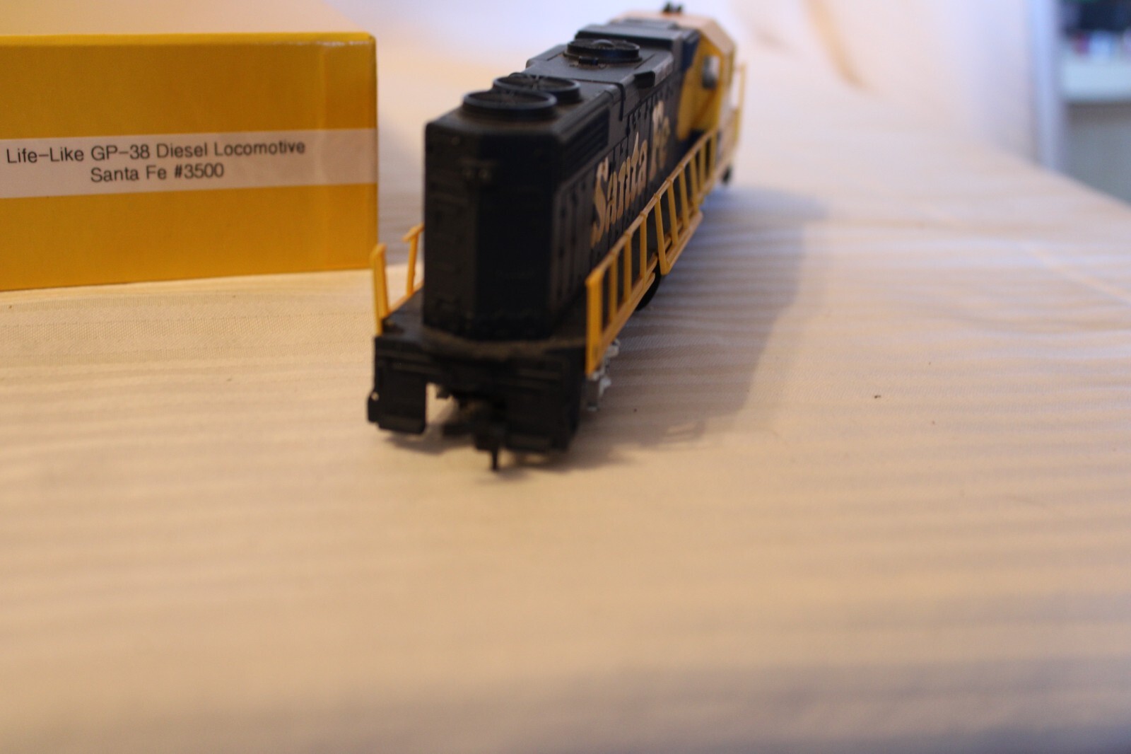 HO Scale Life-Like, GP-35 Diesel Locomotive, Santa Fe Blue Yellow, #3500