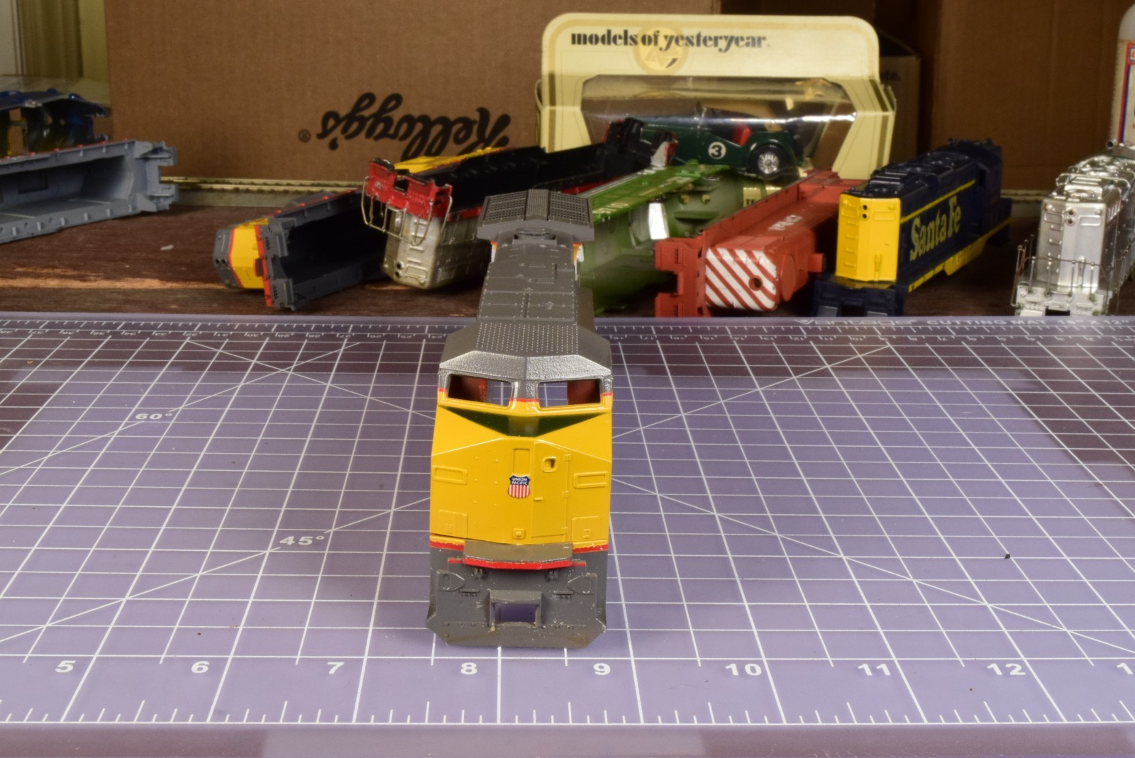 HO SHELL Union Pacific C40-8W DASH 8 cab 9382, no insert/railings SH5