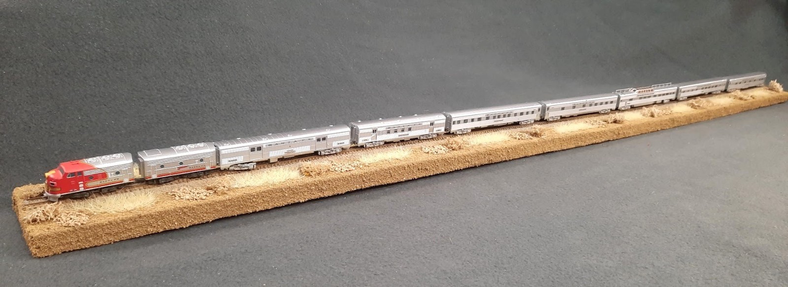 Z SCALE 36″ – “DESERT SCENE ” DISPLAY DIORAMA– FOR ANY Z SCALE TRAINS