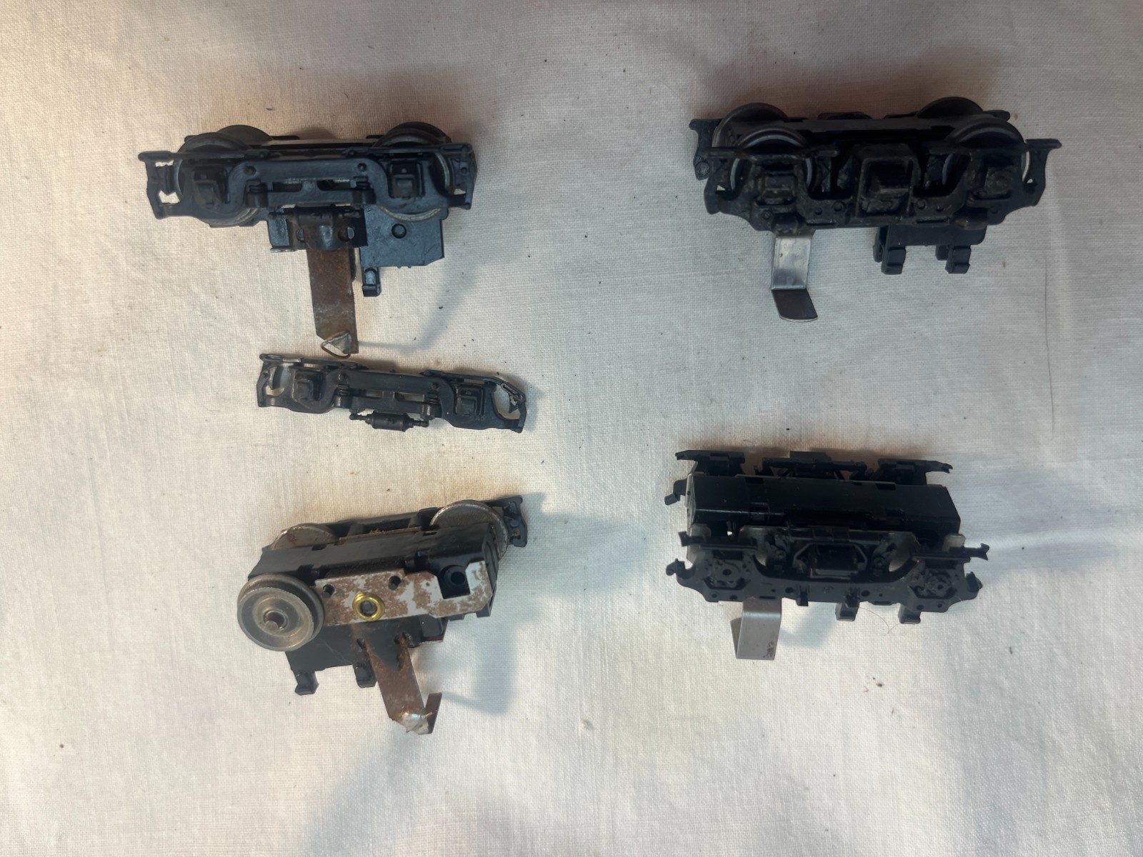HO scale locomotive PARTS, 2 sets of geared trucks, unknown manufacture