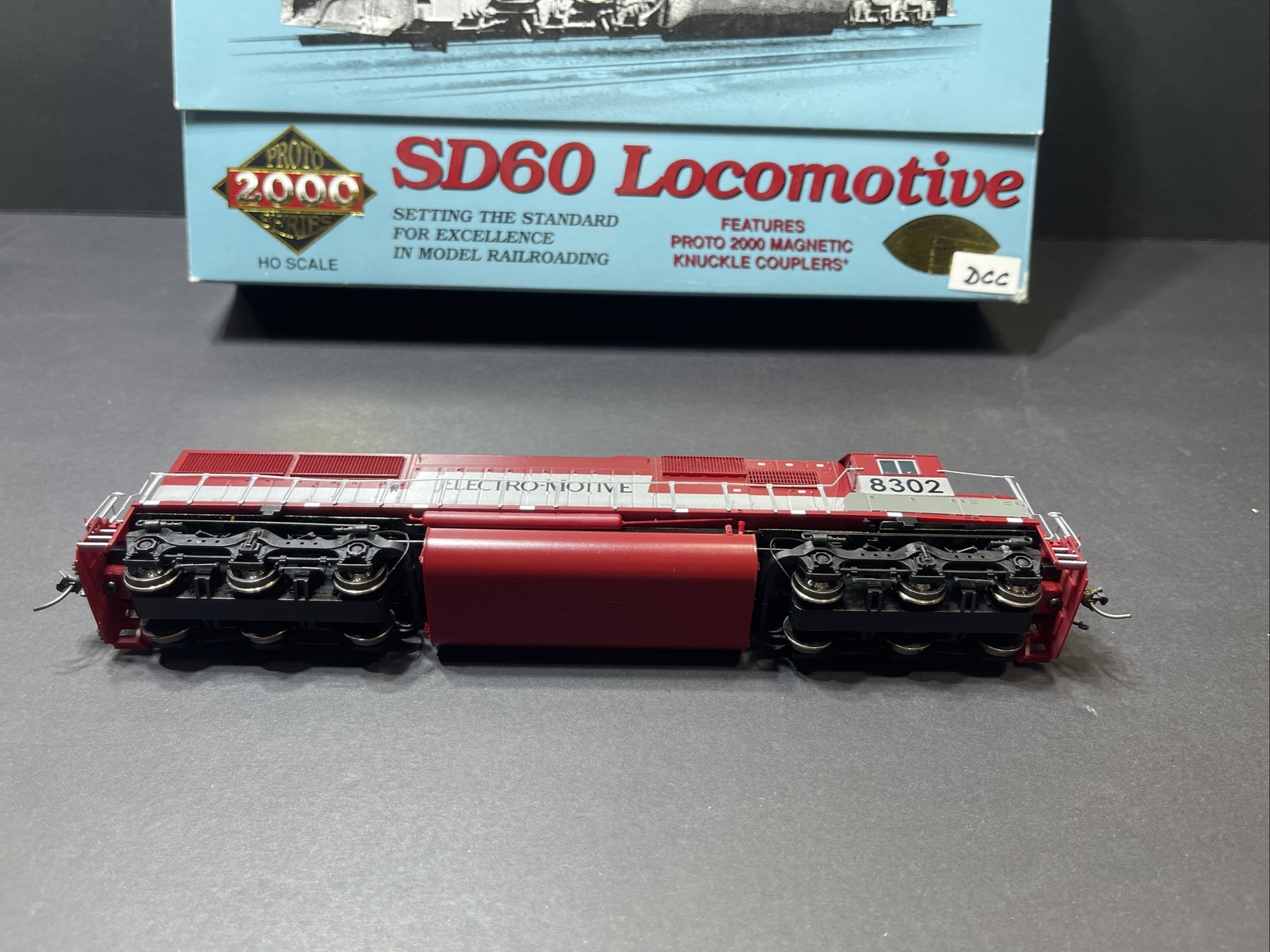 PROTO 2000 HO SCALE #23504 SD60 EMD 8302 ELECTRO-MOTIVE LOCOMOTIVE DCC