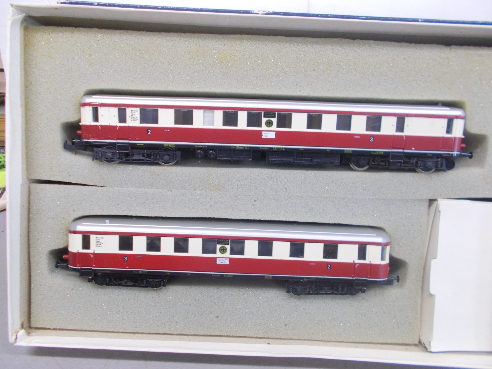 PIKO ~ DIESEL TRIEBWAGENZUG POWERED & NON-POWERED BR185 & BR195 ~HO SCALE