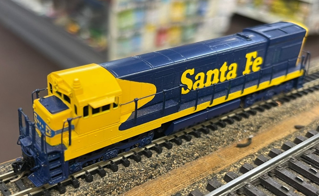 Hallmark N Scale Brass Santa FeU30C Factory Painted