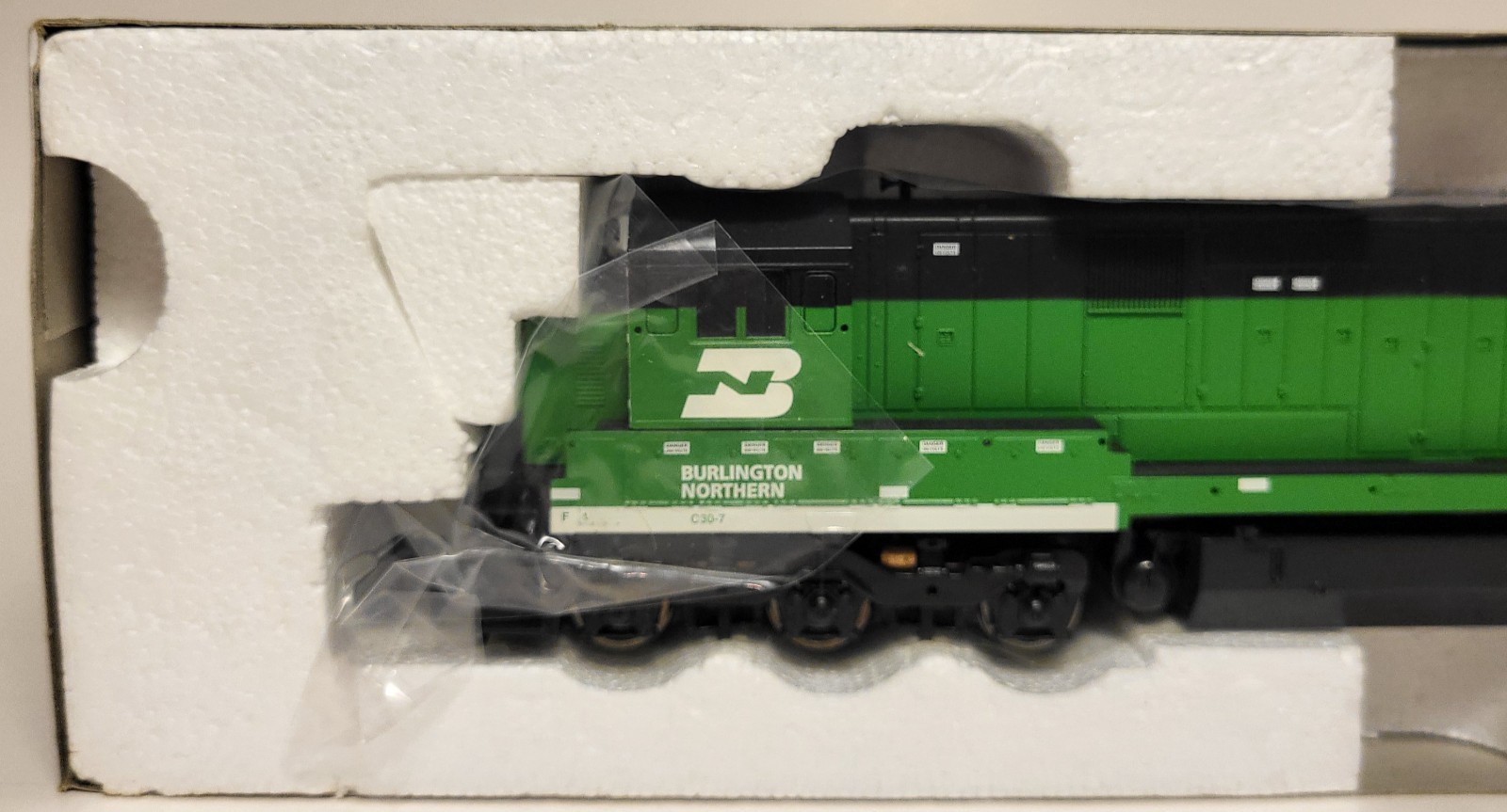 Atlas HO C30-7 Burlington Northern #5004 Diesel Locomotive – DC Analog C-10 NOS