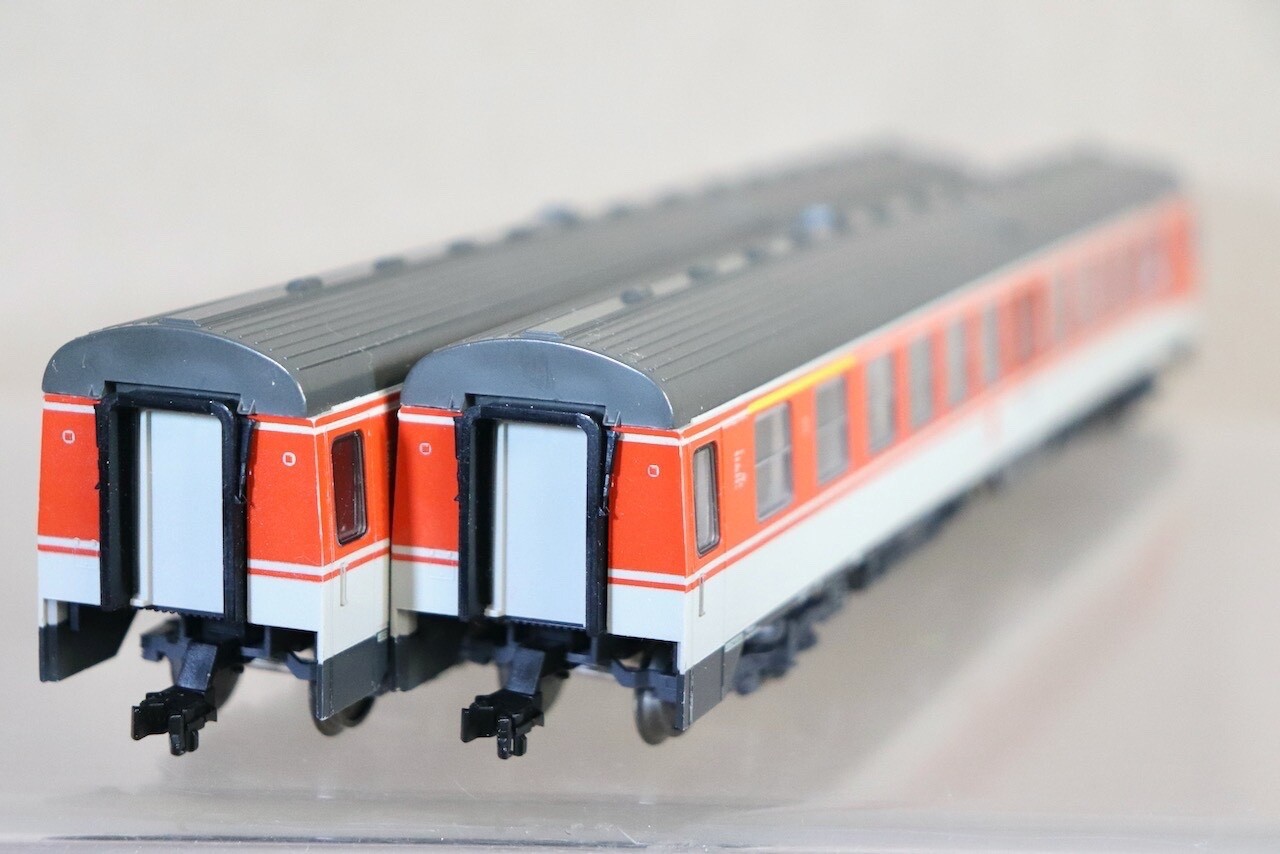 FLEISCHMANN 4430 4432 DB CLASS BR 614 SUBURBAN DIESEL LOCOMOTIVE & COACH SET on