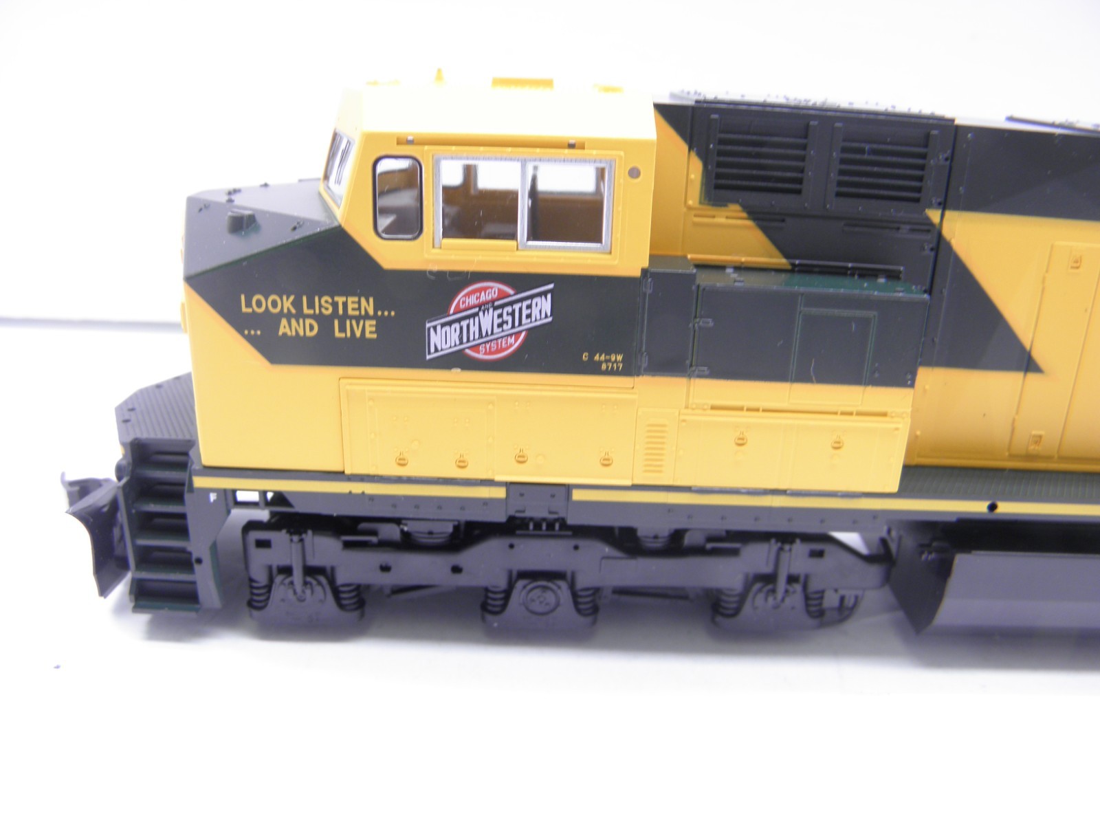 KATO GE-C44-9W LOCOMOTIVE – CNW #8717 – HO SCALE- CHECKED AND RUNS DCC PLUG-NEW