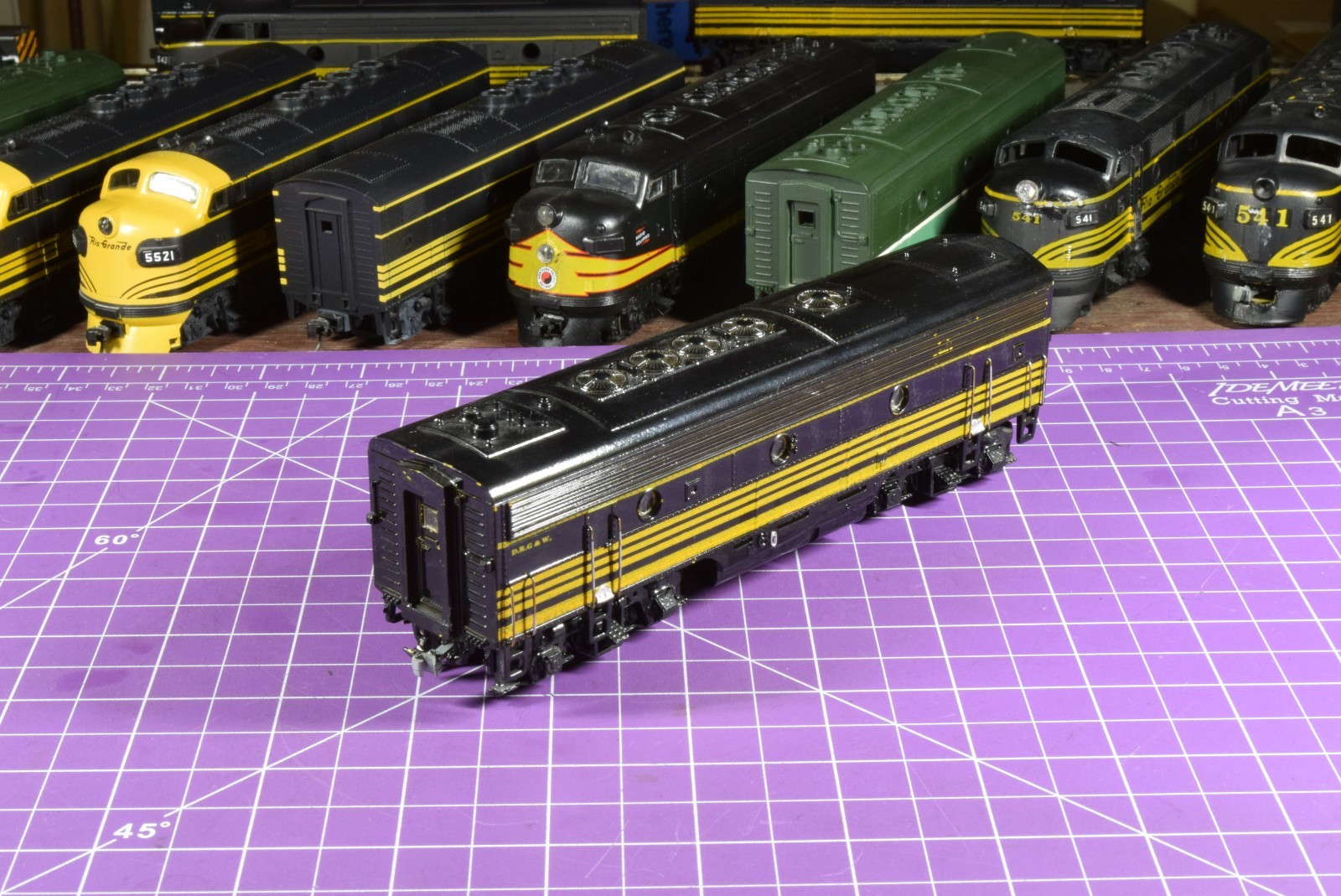 Dummy TrkRdy 5.2 oz DRG&W F series “B” unit, cab # ?, die cast couplers
