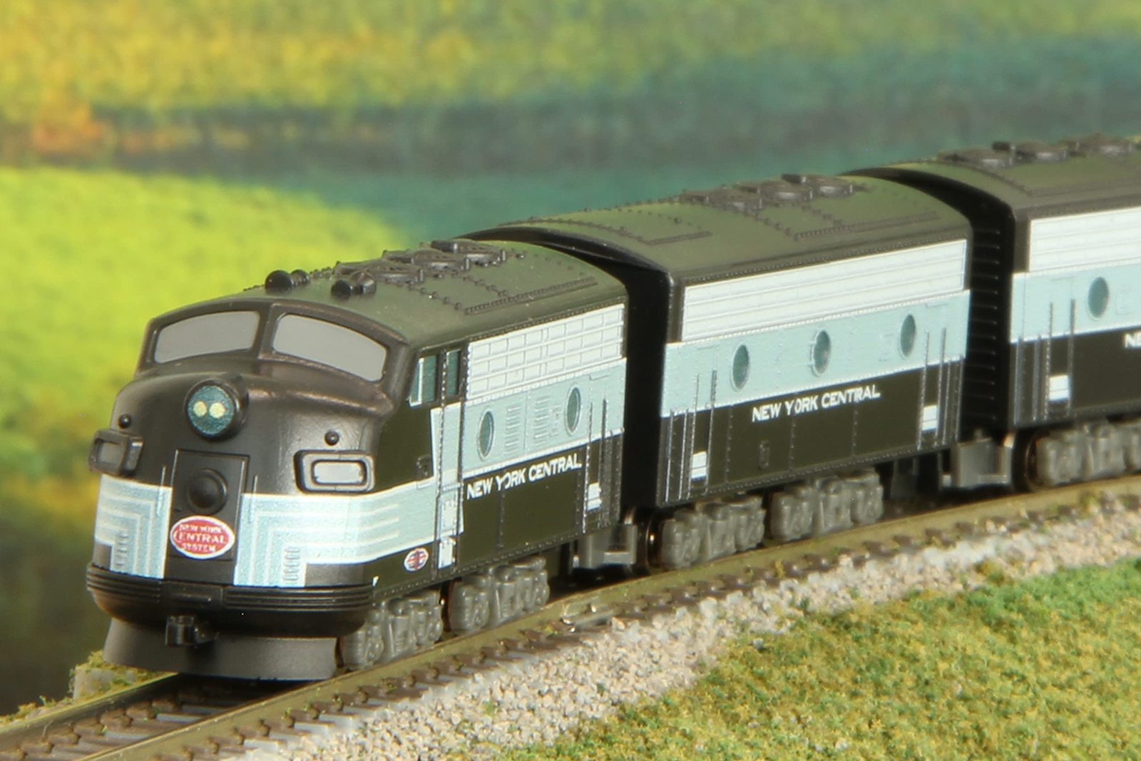 Rokuhan ST012-2 Z gauge Z Scale Z Shorty EMD F7 New York Central Railroad Diesel