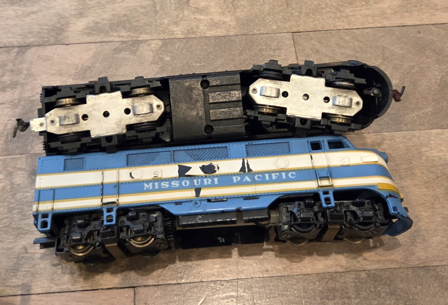 Varney/TYCO HO Scale F Units – Locomotives Missouri Pacific New Haven 0418 Train