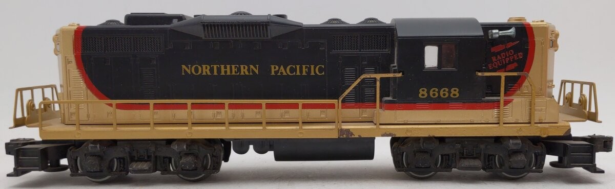 Lionel 6-8668 O Gauge Northern Pacific GP-9 Non-Powered Diesel Locomotive EX/Box