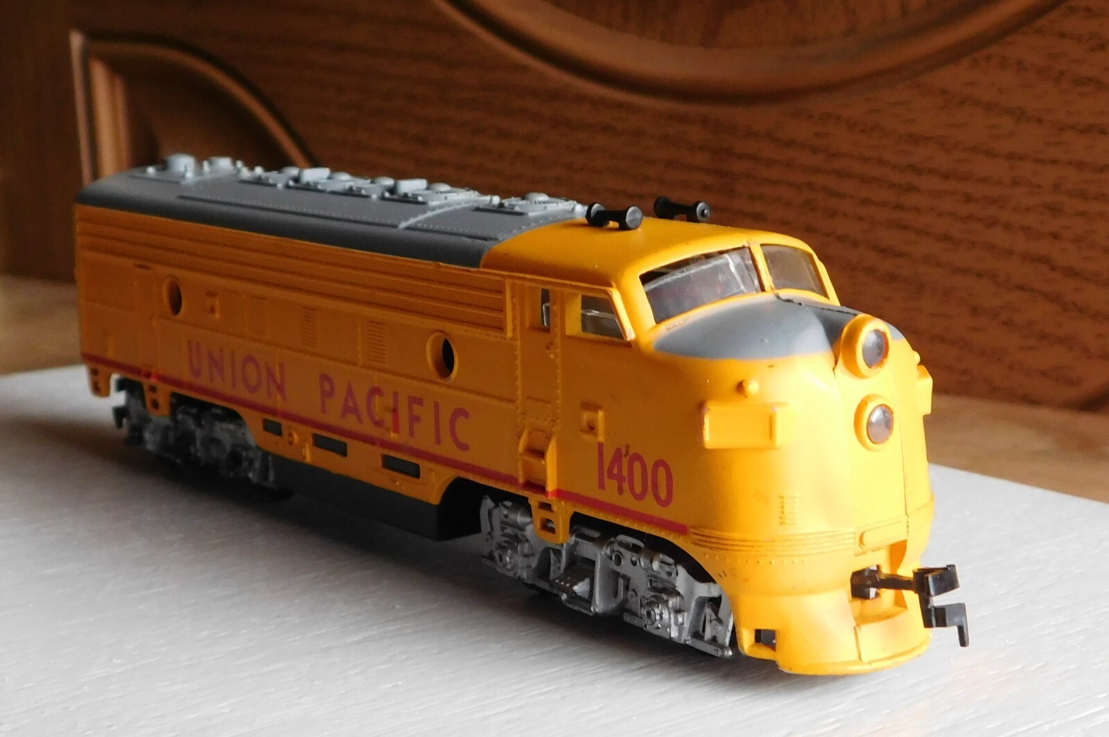 Life-Like F7P Diesel Locomotive ~ UNION PACIFIC ~ Rd# 1400 – Runs well – HO