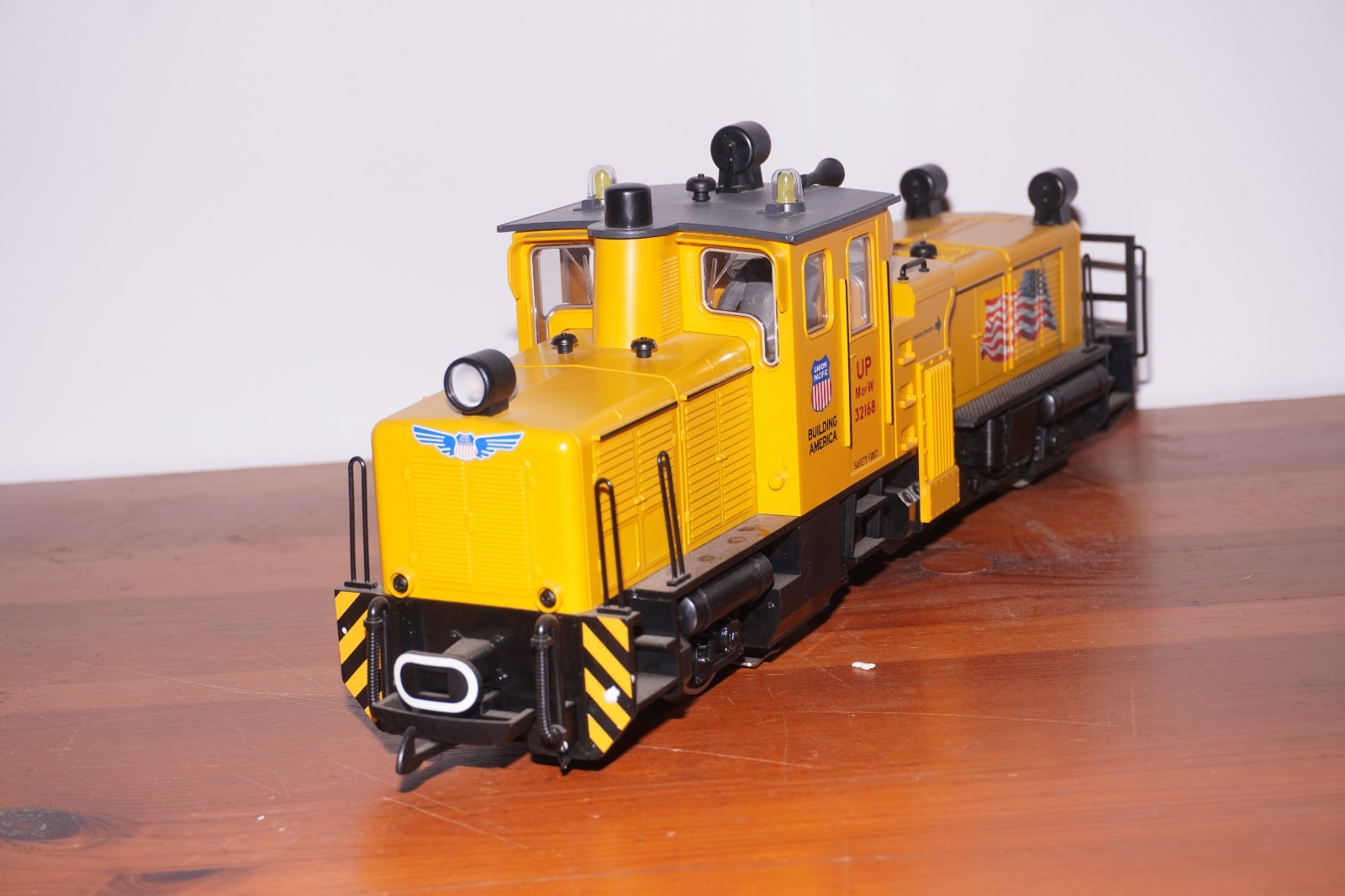 Bod ] LGB G Scale 21672 Track Cleaning Loco – USA Design + Sound & Ob Top