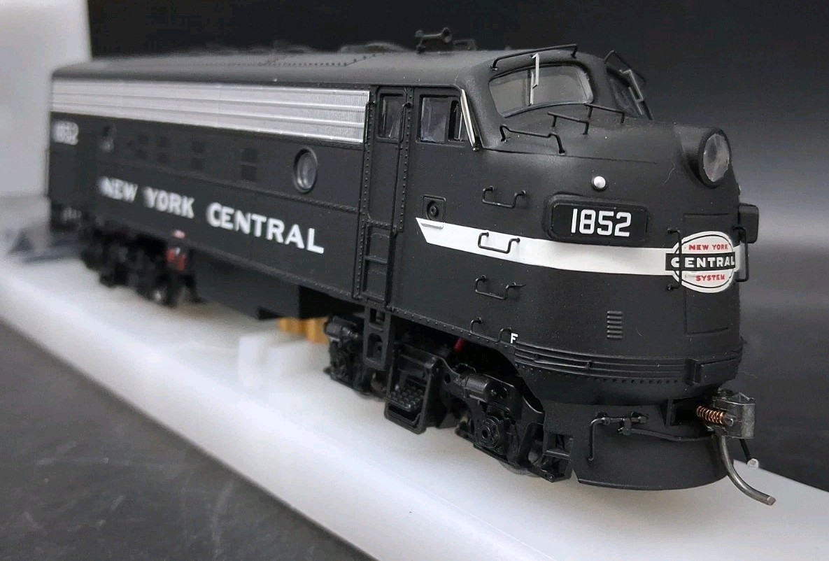 Bowser Executive Line 24071 HO F-7-A/B set New York Central #1852 & 3461 DCC/SND