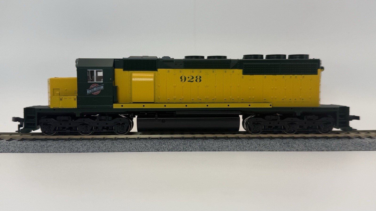 Kato HO EMD SD40 Chicago & North Western CNW 928 Diesel 37-018
