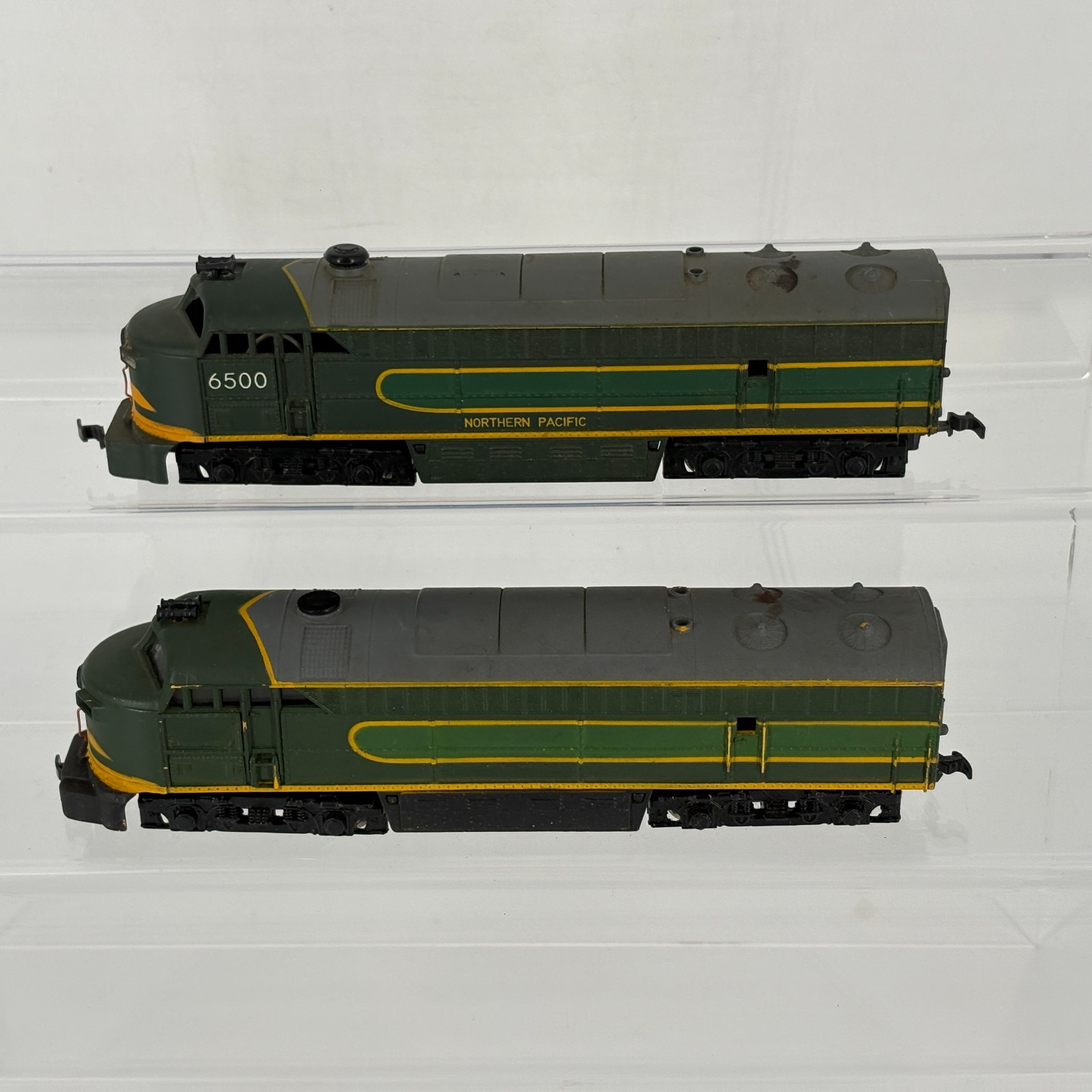 AHM HO Scale Diesel Locomotive Northern Pacific 6500 Powered & Dummy TESTED