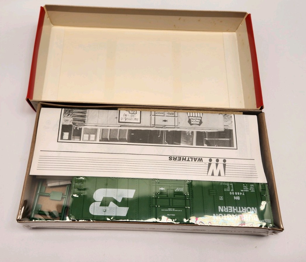 Walther’s HO FGE 50′ INSULATED BOX CAR BURLINGTON NORTHERN #748800 SEALED B88