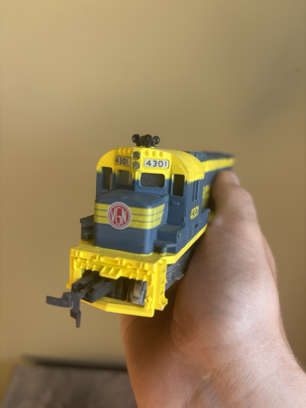 Vintage Tyco Virginian Blue Yellow Locomotive Train Model 4301 HO Scale Untested