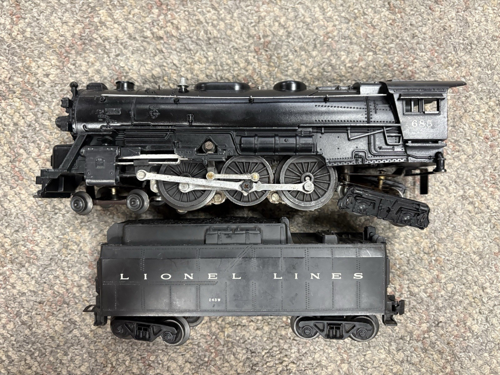 + Lionel Postwar O Gauge 685 4-6-4 Steam Locomotive w/ 243W Whistle Tender
