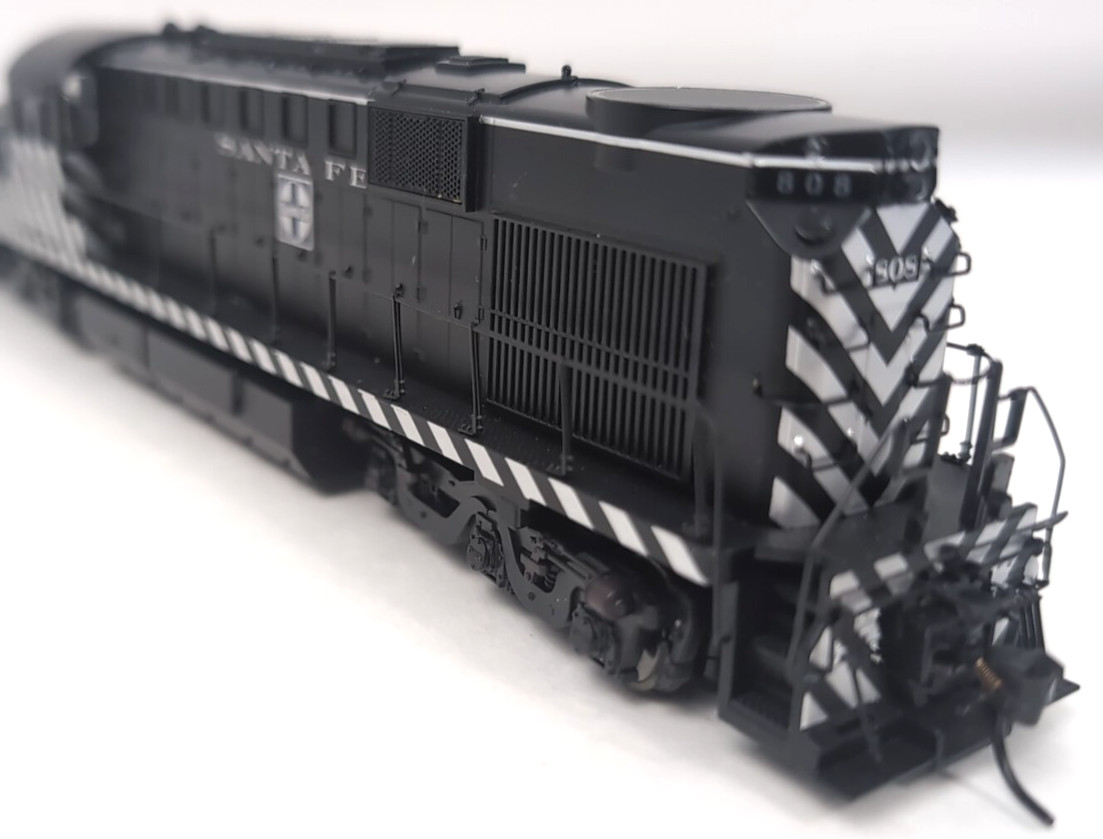 BROADWAY LIMITED Blue Line – ALCo RSD-15 “SANTA FE” LH Zebra Stripe- HO