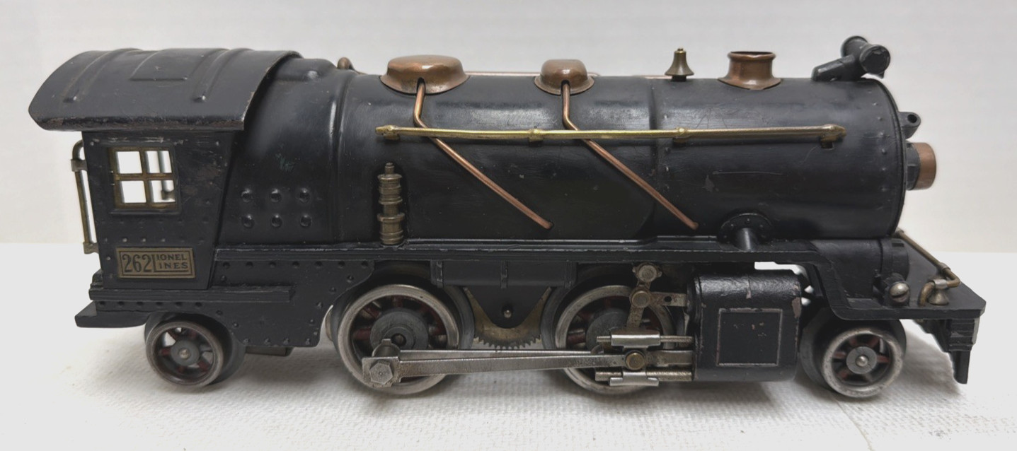 LIONEL PREWAR O-GAUGE 262 LOCOMOTIVE & TENDER WITH 609/609/611 PASSENGER CARS