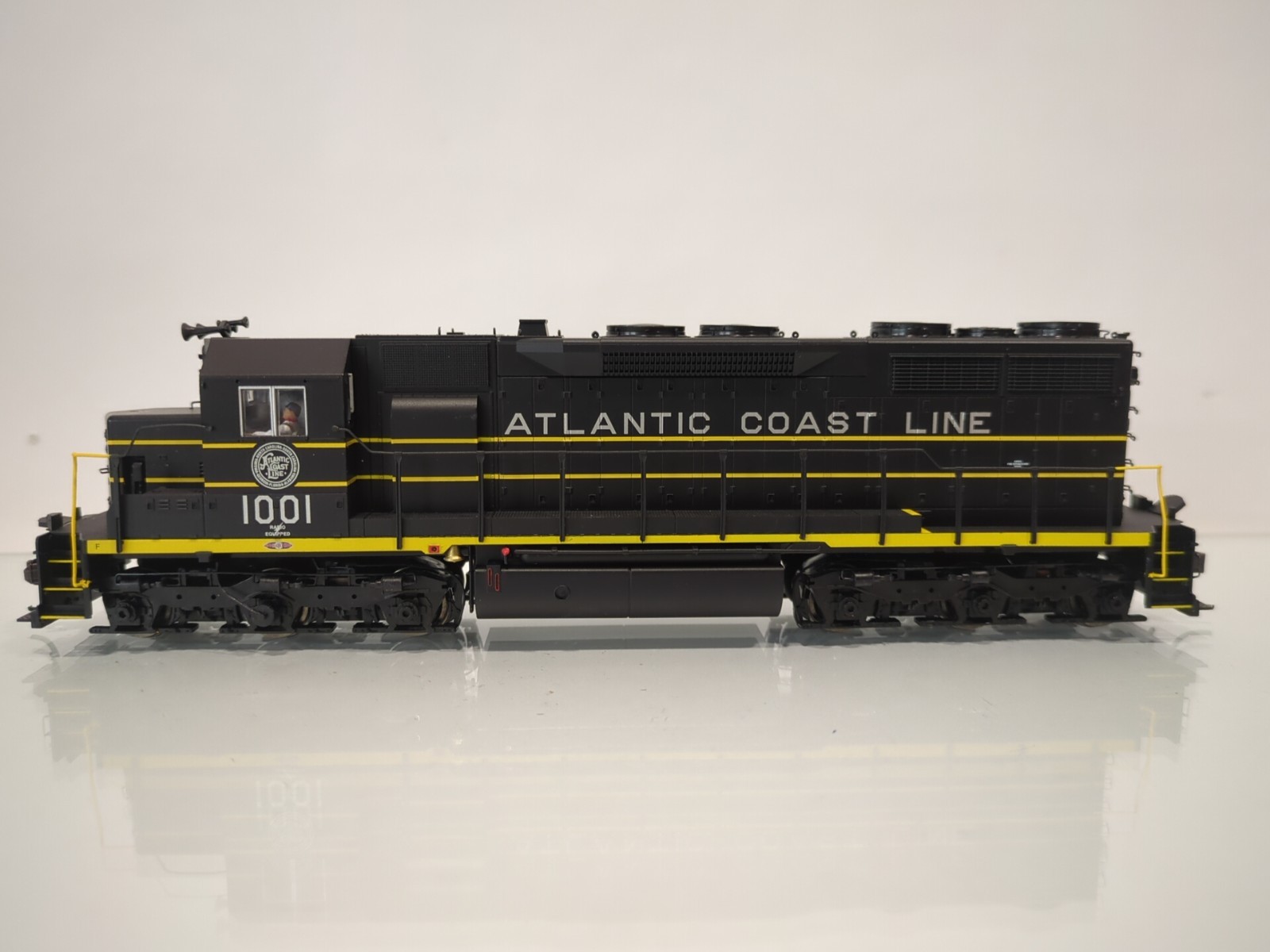 Atlas Master 9213 HO DCC Atlantic Coast Line EMD SD35 Diesel Locomotive ACL 1001