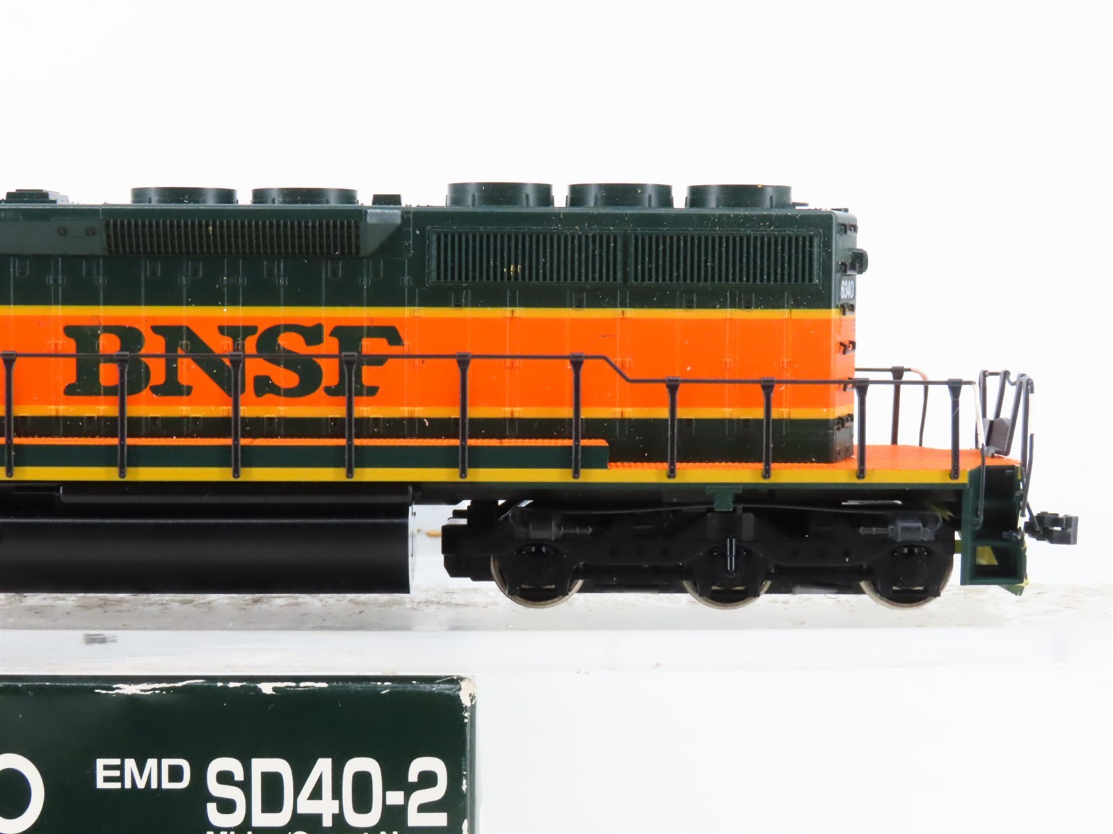 HO Scale KATO 37-3902 BNSF Railway SD40-2 Diesel Locomotive #6340