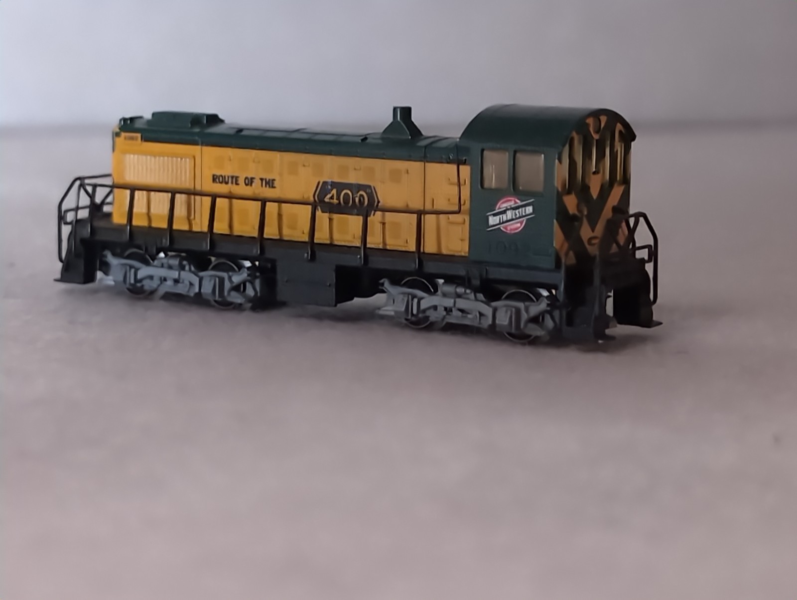 Arnold N Scale Burlington Route “Route of the 400” Switcher #1002 West Germany