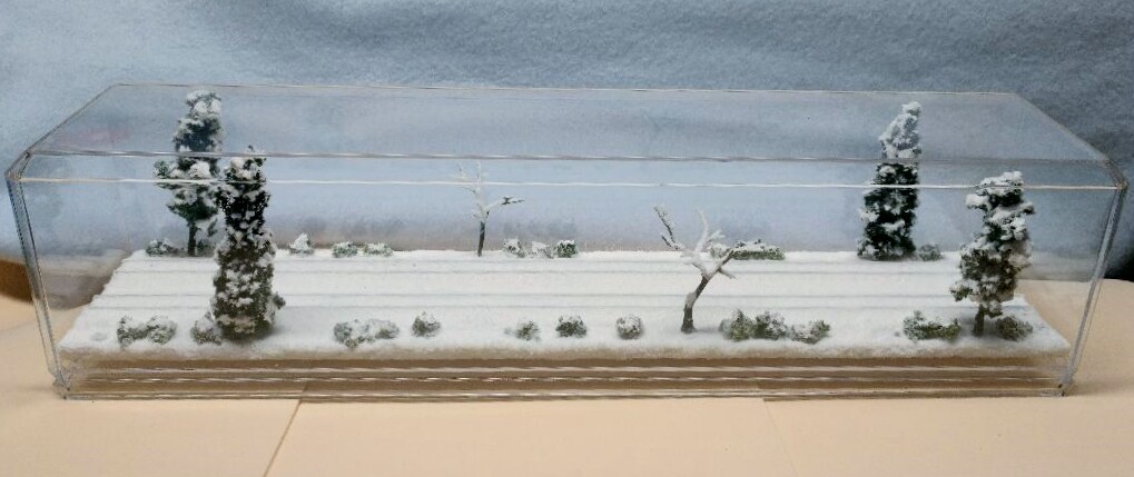 N SCALE 16″ DOUBLE-TRACK DISPLAY CASE -WINTER SNOW SCENE- FOR ANY N TRAINS