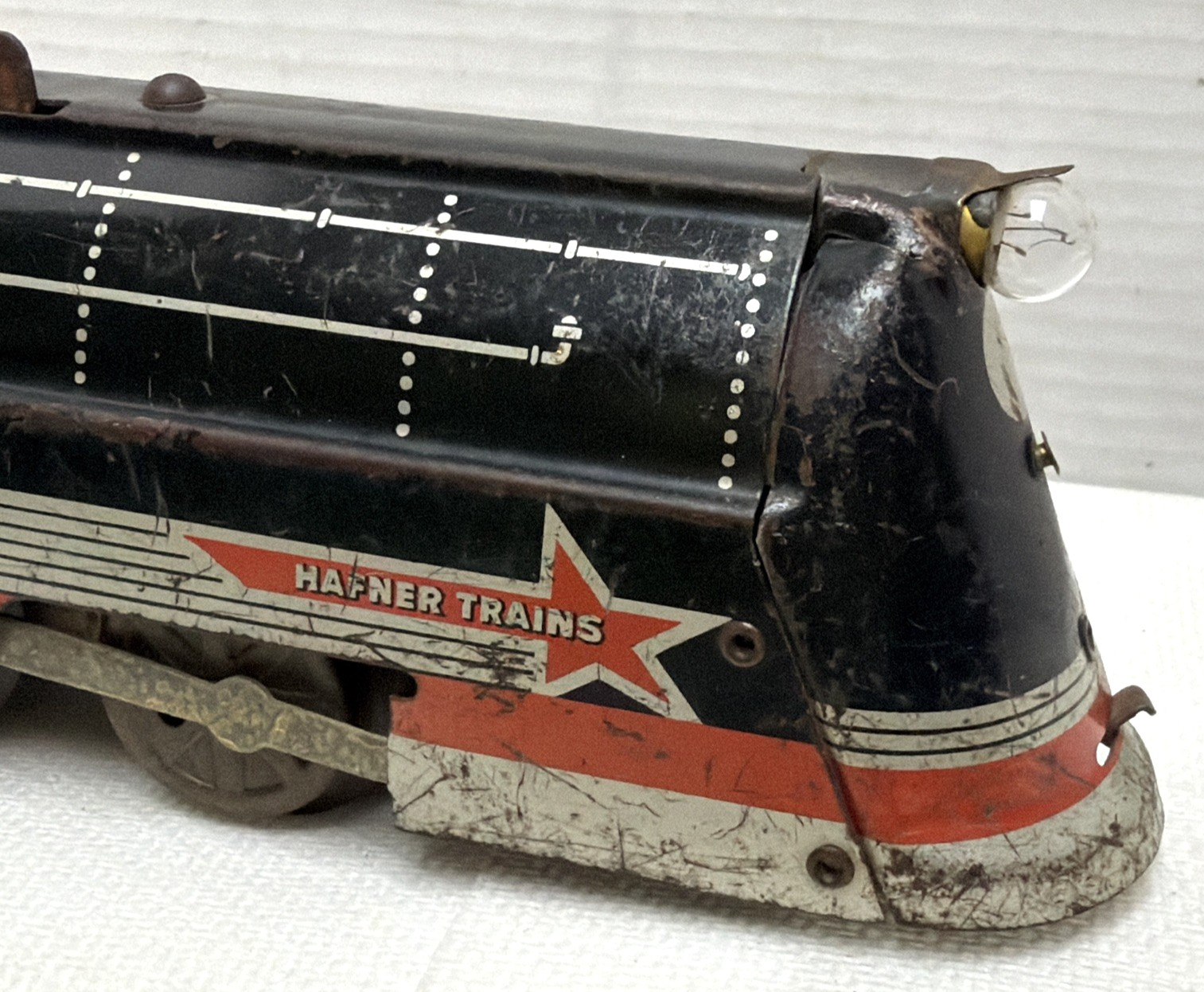 VINTAGE HAFNER O-GAUGE 2000 WIND-UP LOCOMOTIVE. WORKING FINE WITH BELL RINGING.