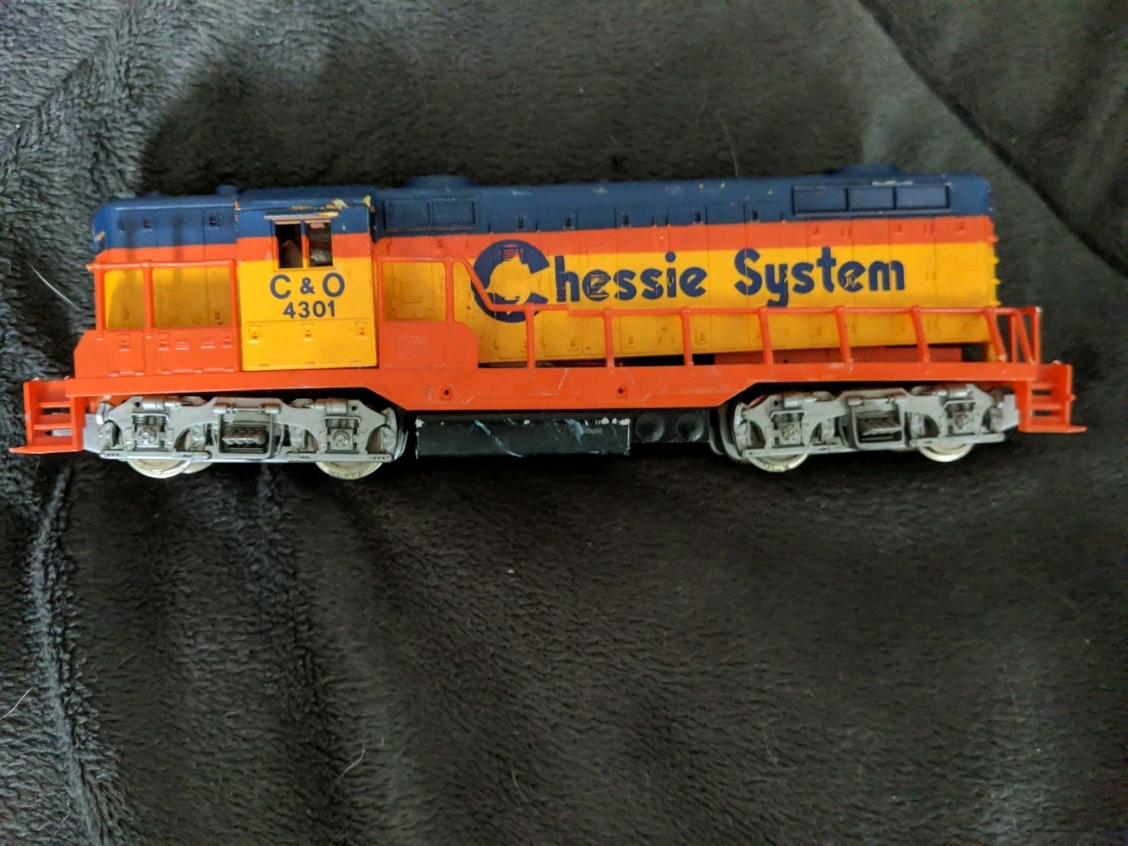 Train AHM ho scale Locomotive C&O 4301 Chessie System, Tested