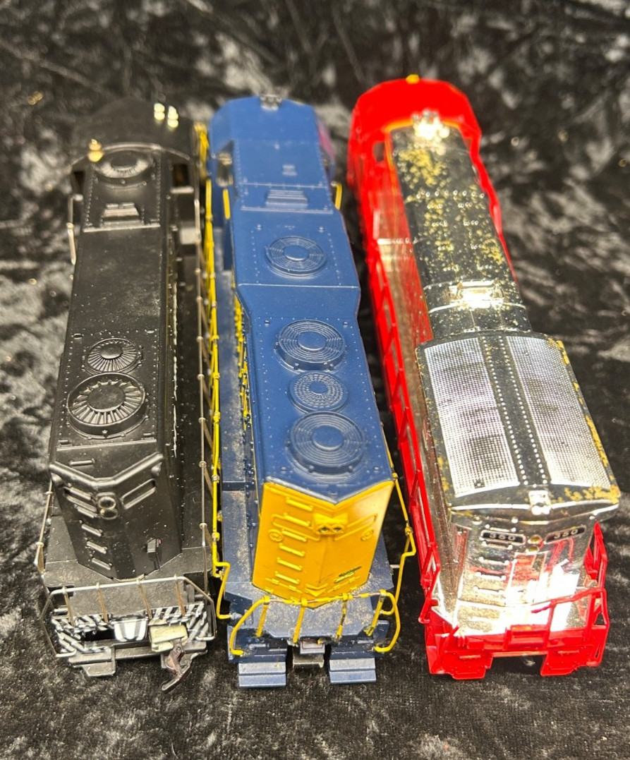 Lot 3 HO 5628, 350, 1347 Santa Fe, New York Central, 2 Locomotives, 1 Dummy, c33