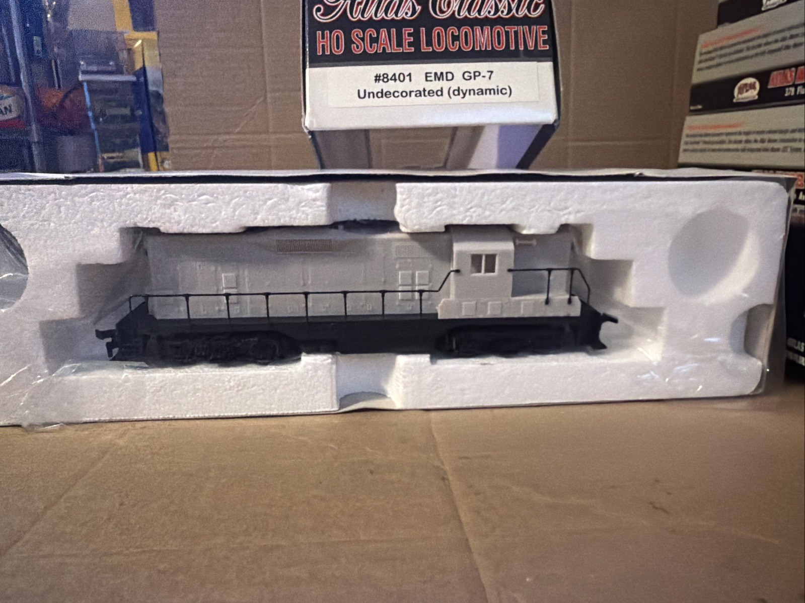 Atlas Classic #8401 HO Scale EMD GP-7 undecorated Dynamic