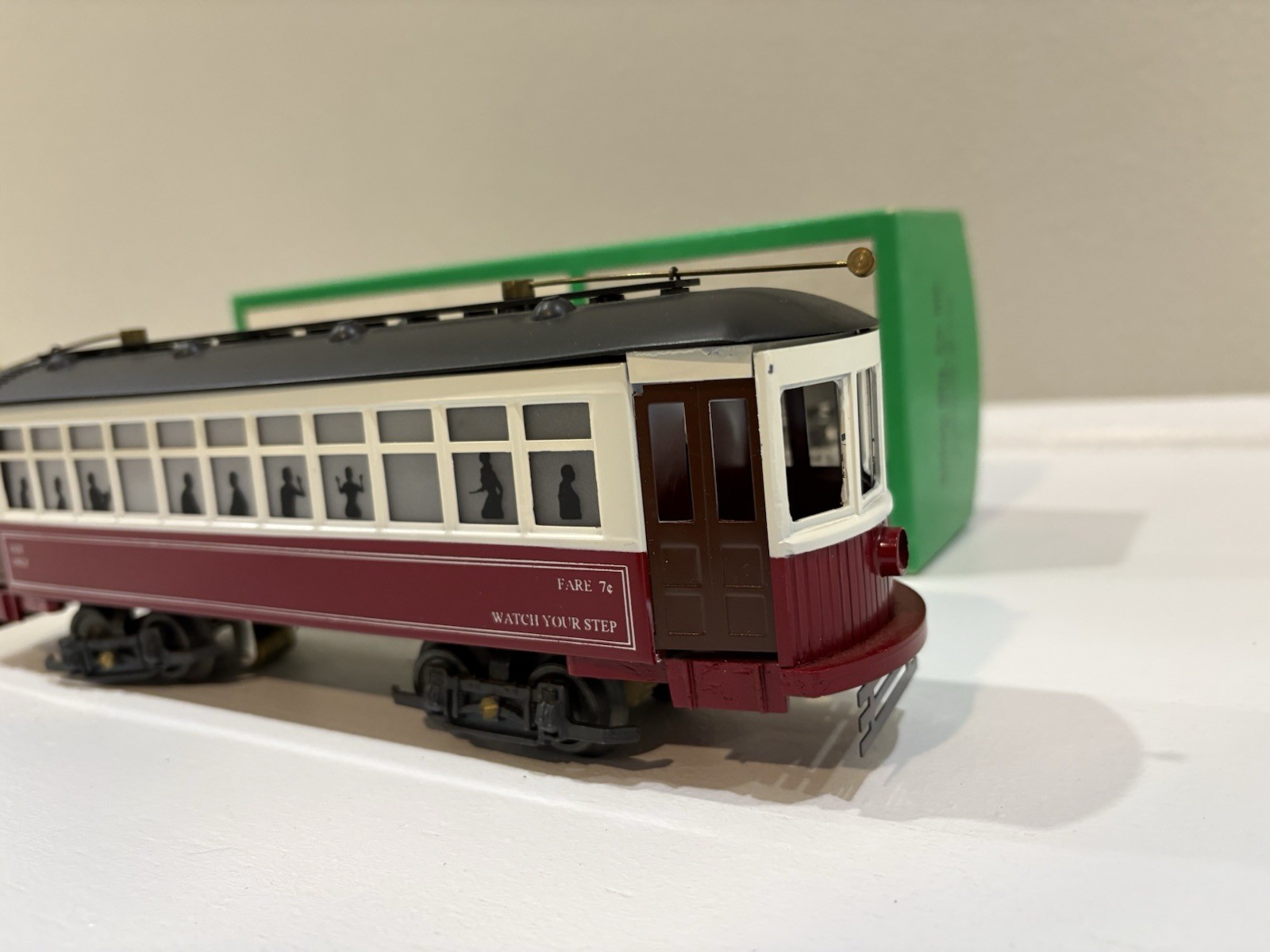Bowser BRİLL TROLLEY Red & Cream AC Power – 3 Rail #551-50129