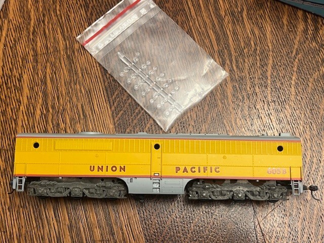 HO Scale Athearn, Union Pacific Yellow Box Car, #605B