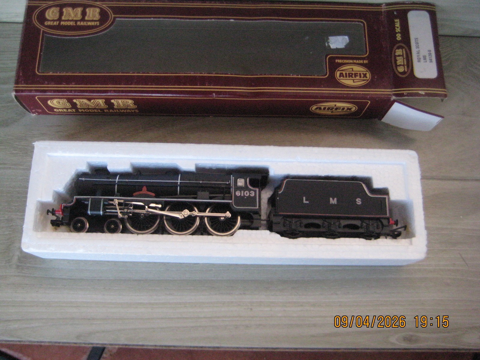 AIRFIX MODEL RAILWAYS 54120-0 LMS 2-6-0 ROYAL SCOTS FUSILIER LOCOMOTIVE