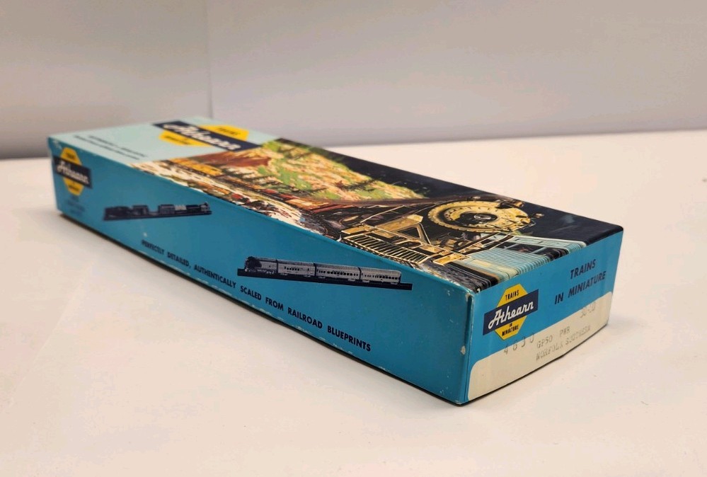 ATHEARN HO EMD ELECTRO MOTIVE GP60 POWERED DIESEL LOCOMOTIVE NO 7 UNBUILT B5