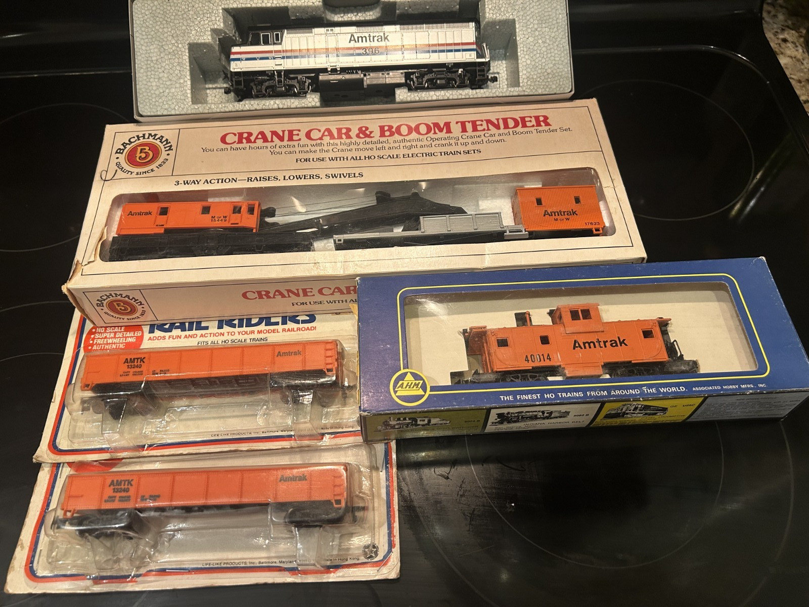 HO scale KATO EMD F40PH w’ Ditchlights Amtrak Phase III #396 + Maintenance Cars