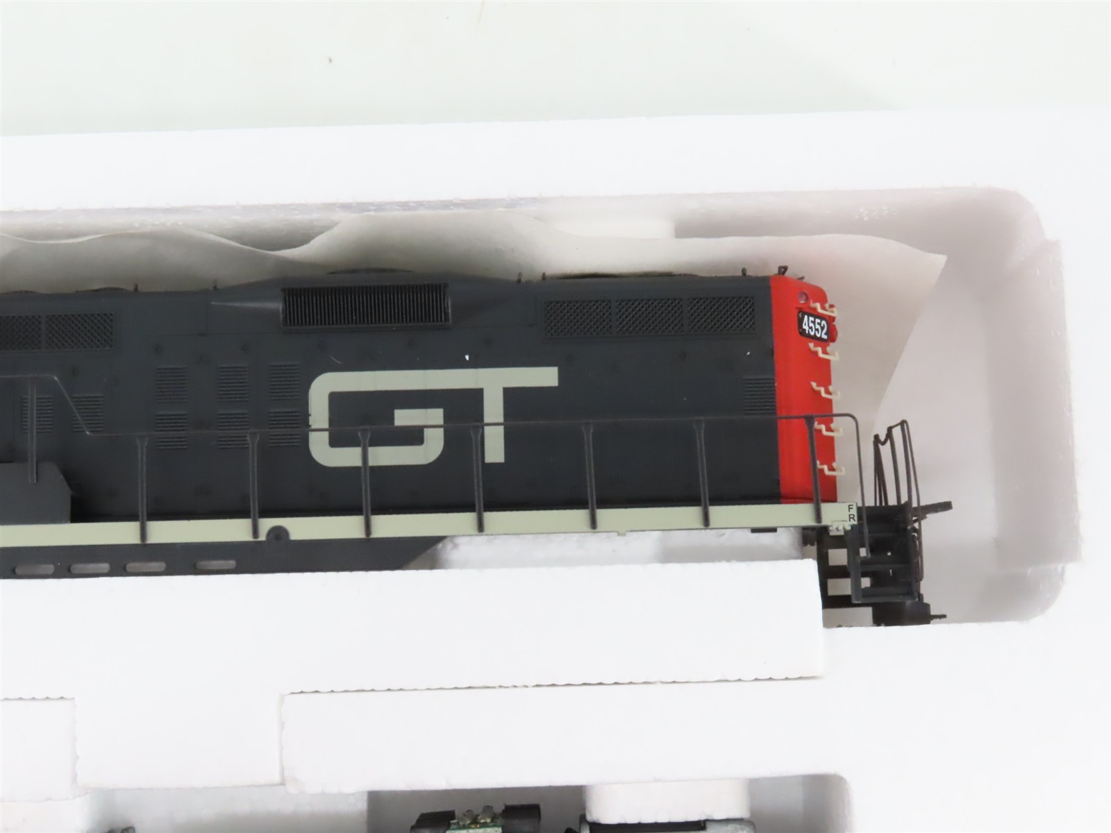 HO Proto 2000 97050 GTW Grand Trunk Western EMD GP9 Diesel #4552 – BAD GEARS