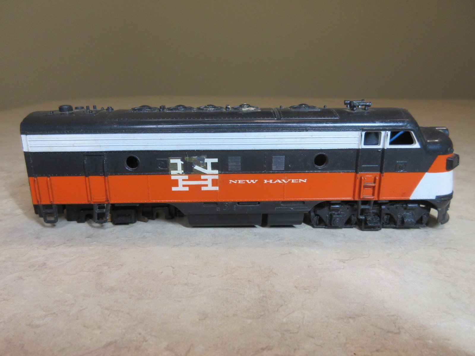 Revell F7 Diesel Locomotive. New Haven. Motor & Light Work! For Parts Or Repair
