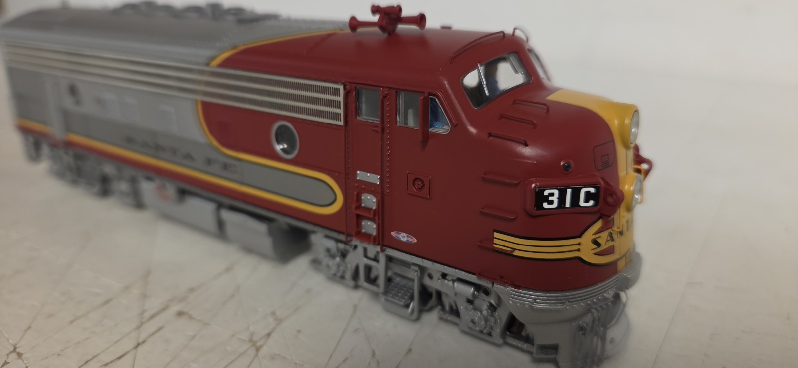 Walthers Proto HO 920-41273 F3A Santa Fe Red Warbonnet #31C W/Sound/DCC/DC LED