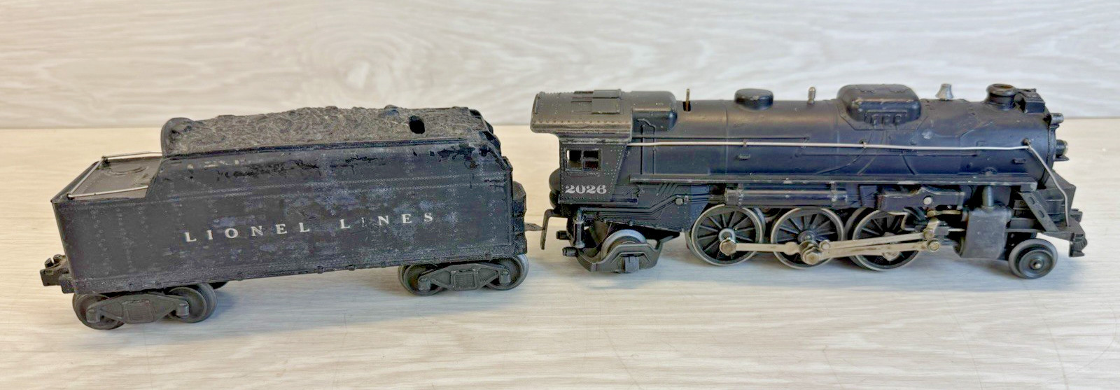 Lionel 2026 Vintage O Steam Locomotive w/2466WX Whistle Tender