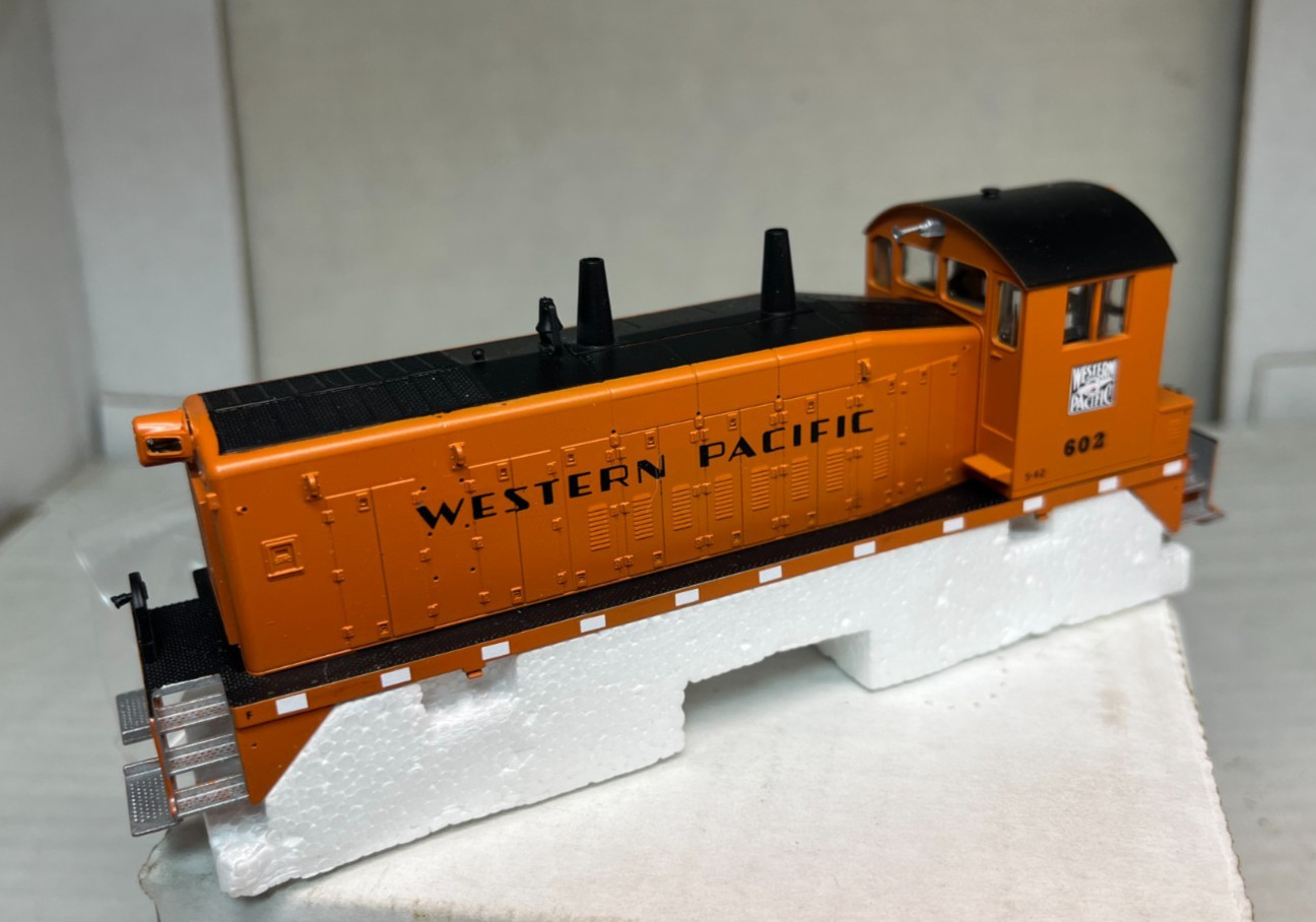 HO CUSTOM WESTERN PACIFIC SW9 #602 SOLID ORANGE LOCOMOTIVE SWITCHER PROTO 2000
