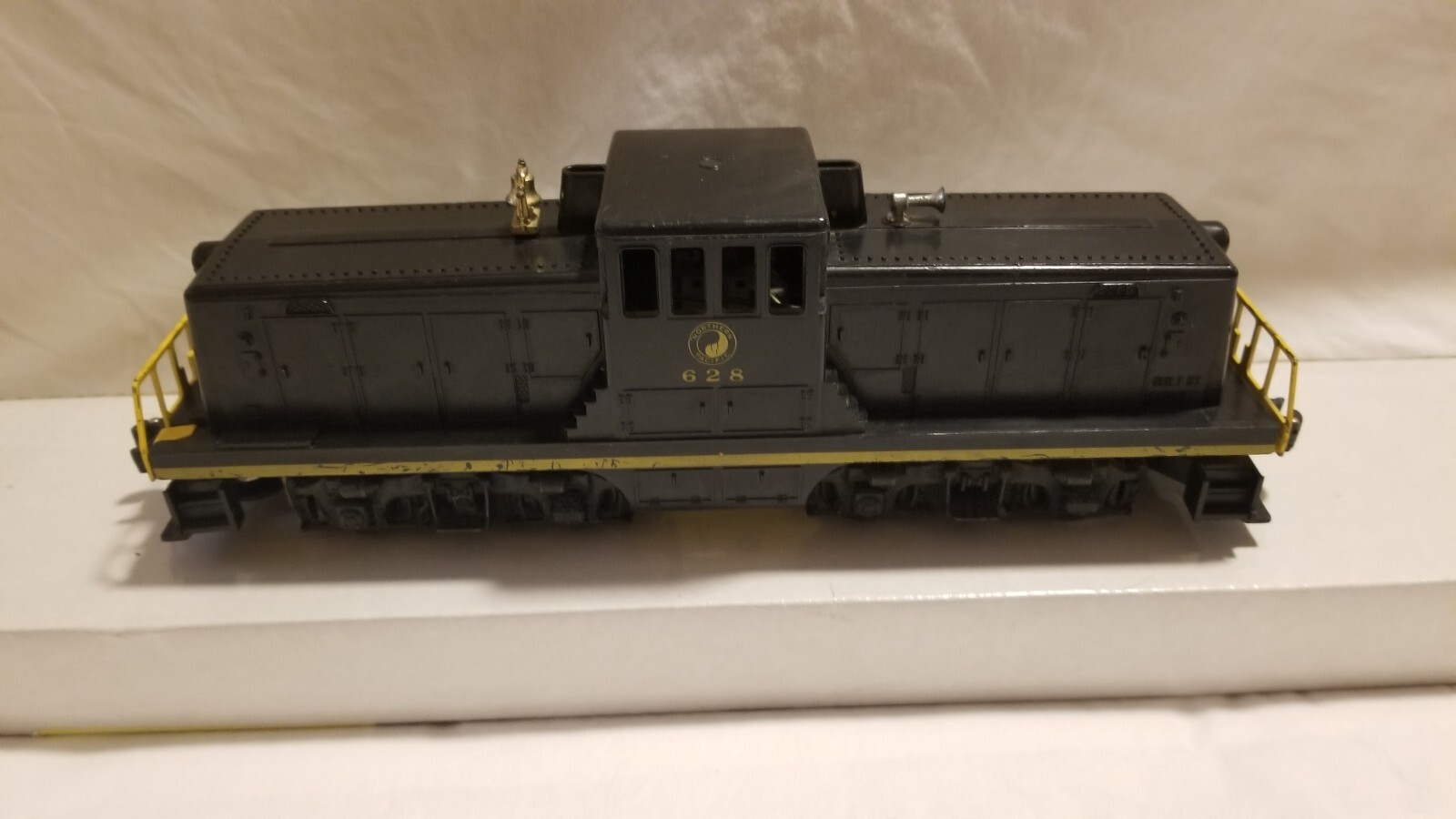 1956 Lionel 628 Northern Pacific Diesel Switcher – Good Condition
