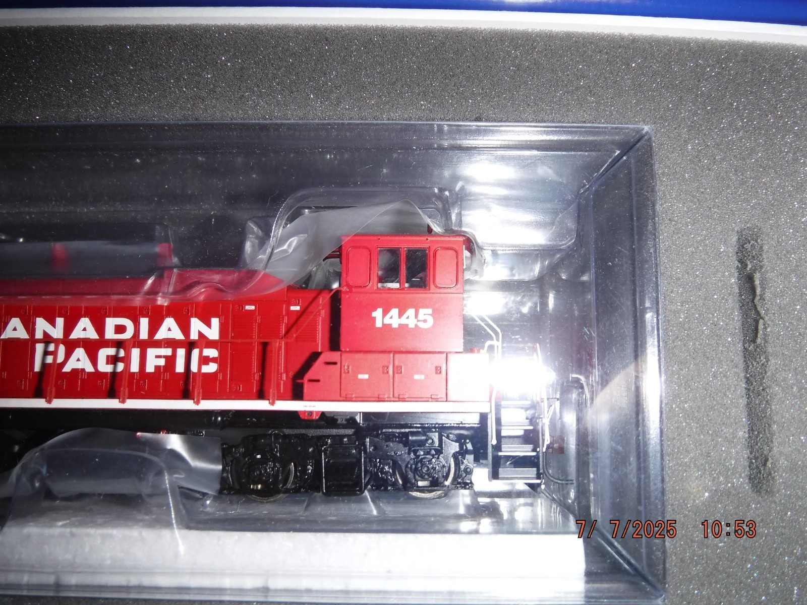 GENESIS HO CANADIAN PACIFIC MP15-AC LOCO SWITCHER #1445 w/DCC QUICK-PLUG – NEW!