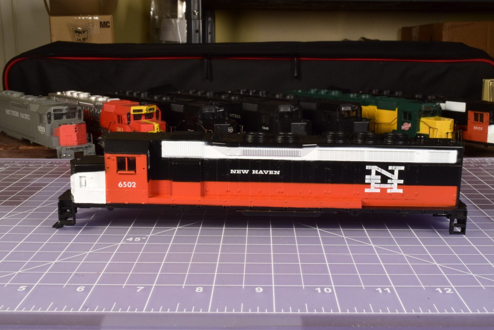 HO SHELL SDP40 New Haven 6502 no railings, cab/eyebrow insert NHV
