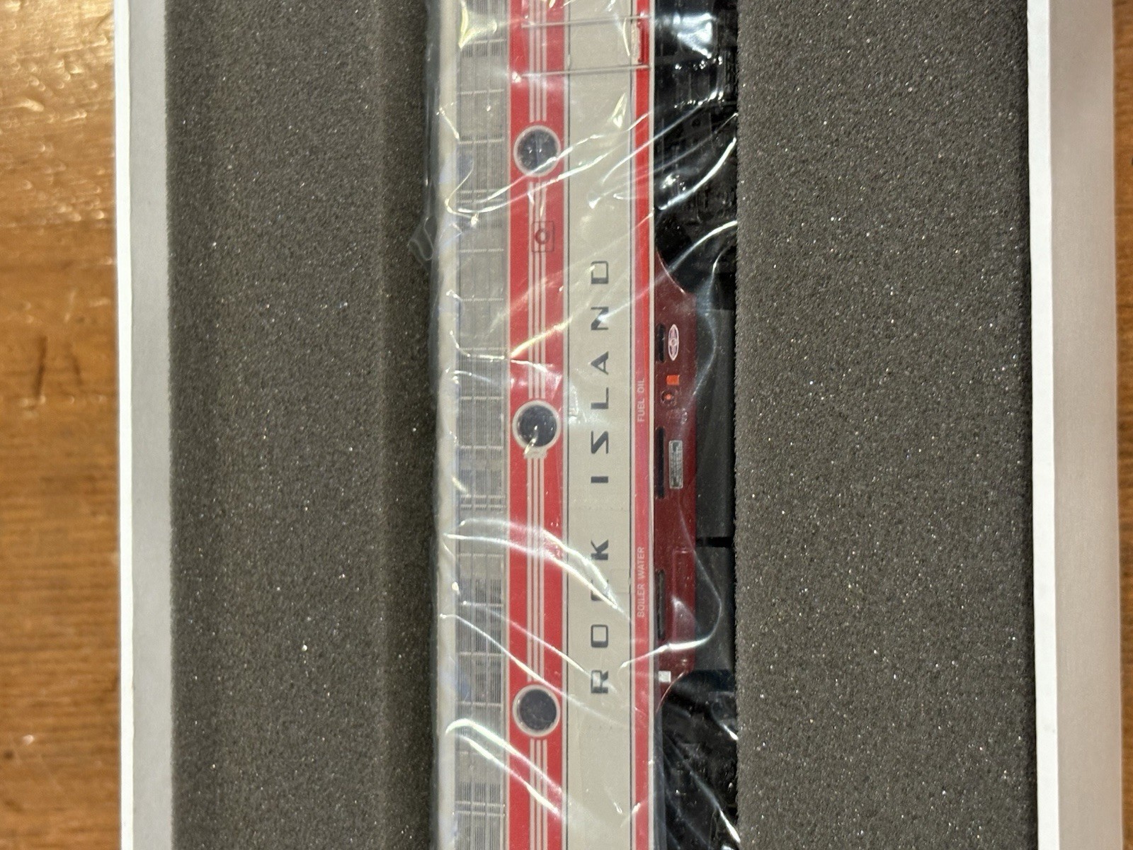 Athearn Genesis Ho Scale G1507 Rock Island Passenger F-7A/F-7B Set