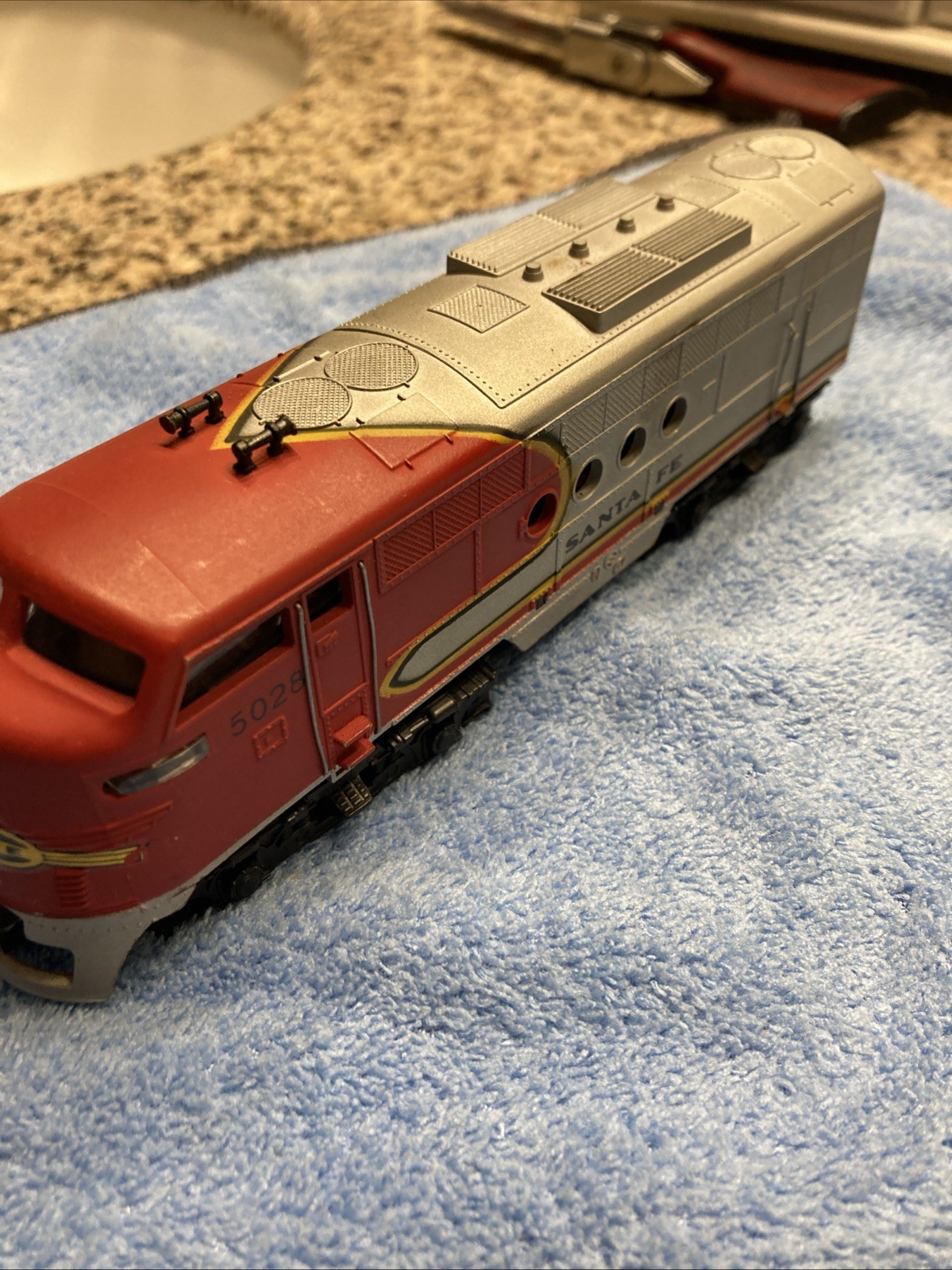Bachman Santa Fe Deisel Locomotive HO Scale Works Needs Coupler Repair