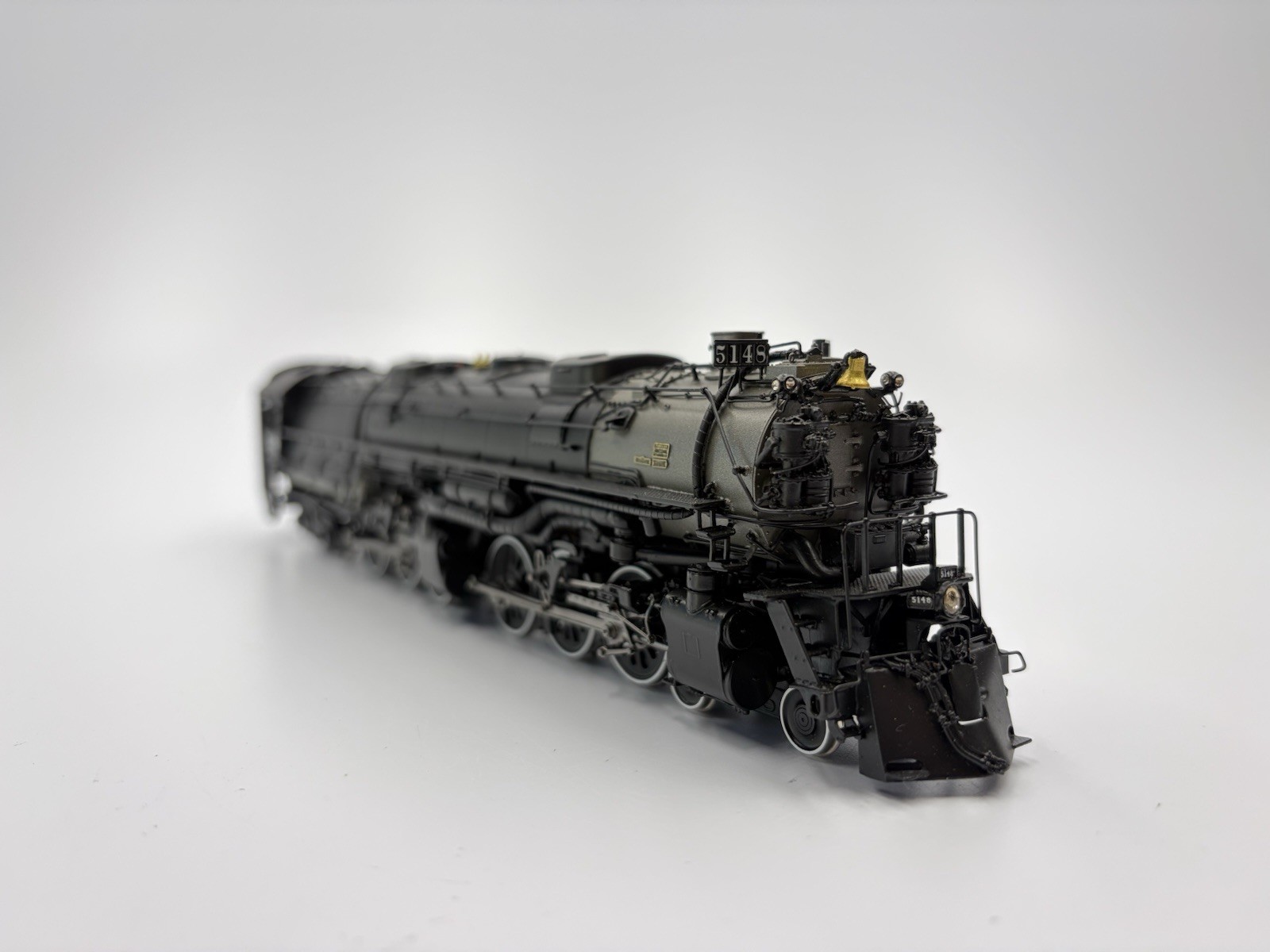HO Scale Division Point Northern Pacific Z-8 4-6-6-4 Steam Locomotive